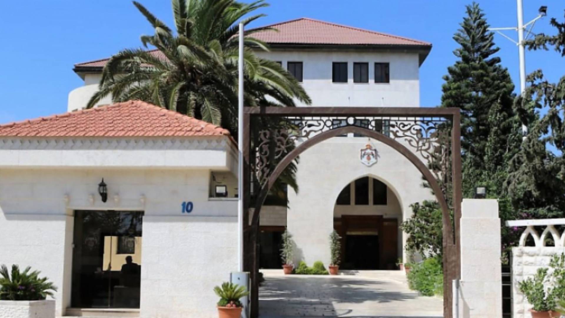 الخصاونة يصدر أمر الدفاع 28 الخاص بإجراءات التقاضي دون حبس المدين