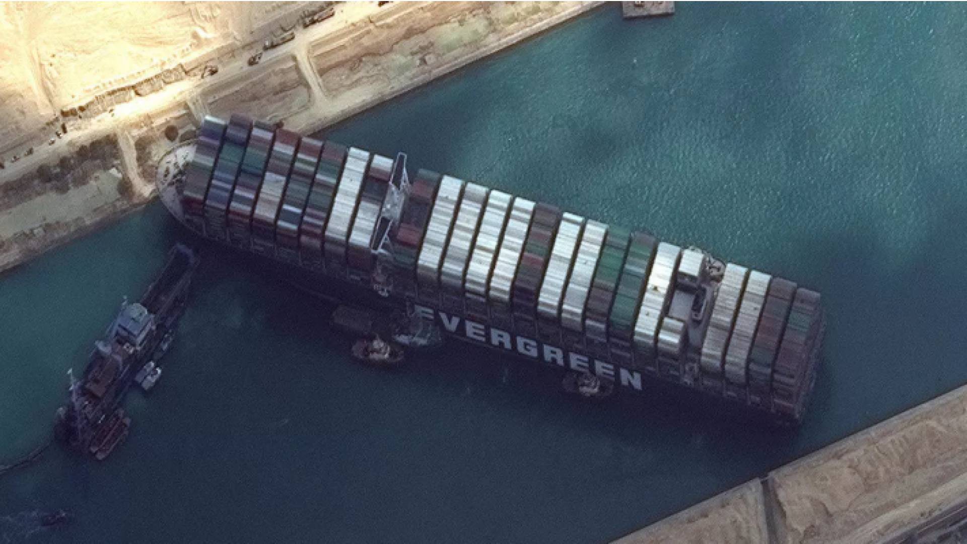 السفينة الجانحة في قناة السويس