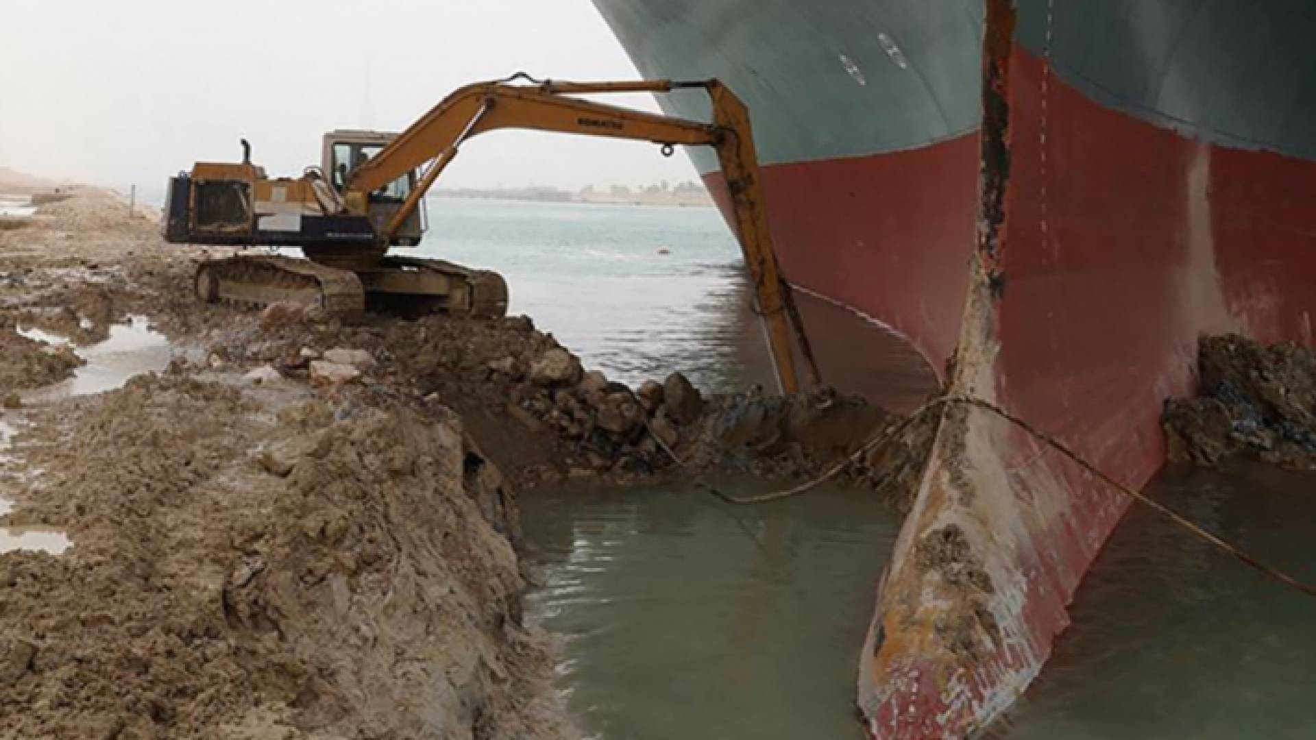 السفينة (إيفر جيفن) البالغ طولها 400 متر