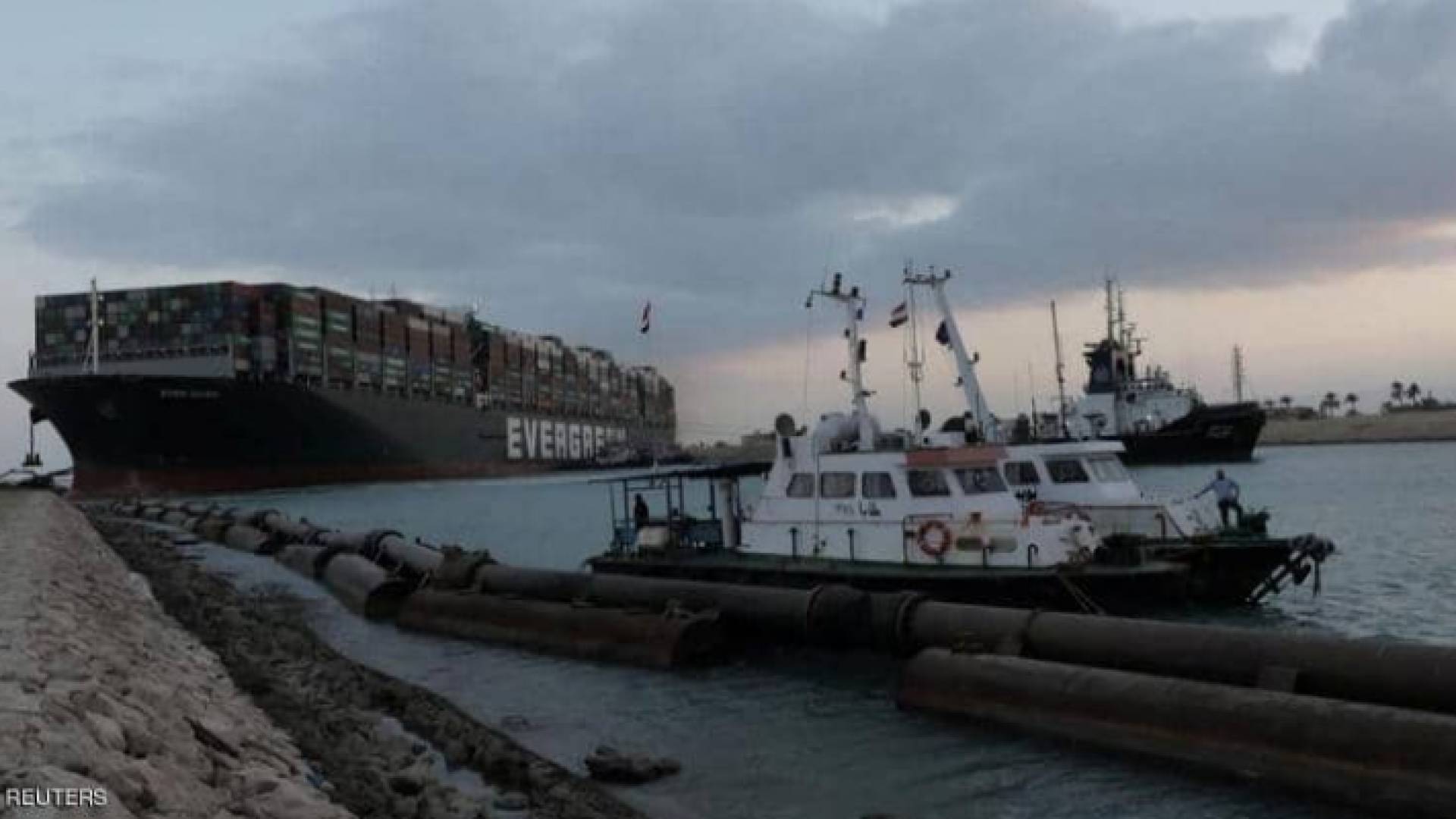 السفينة الجانحة في قناة السويس