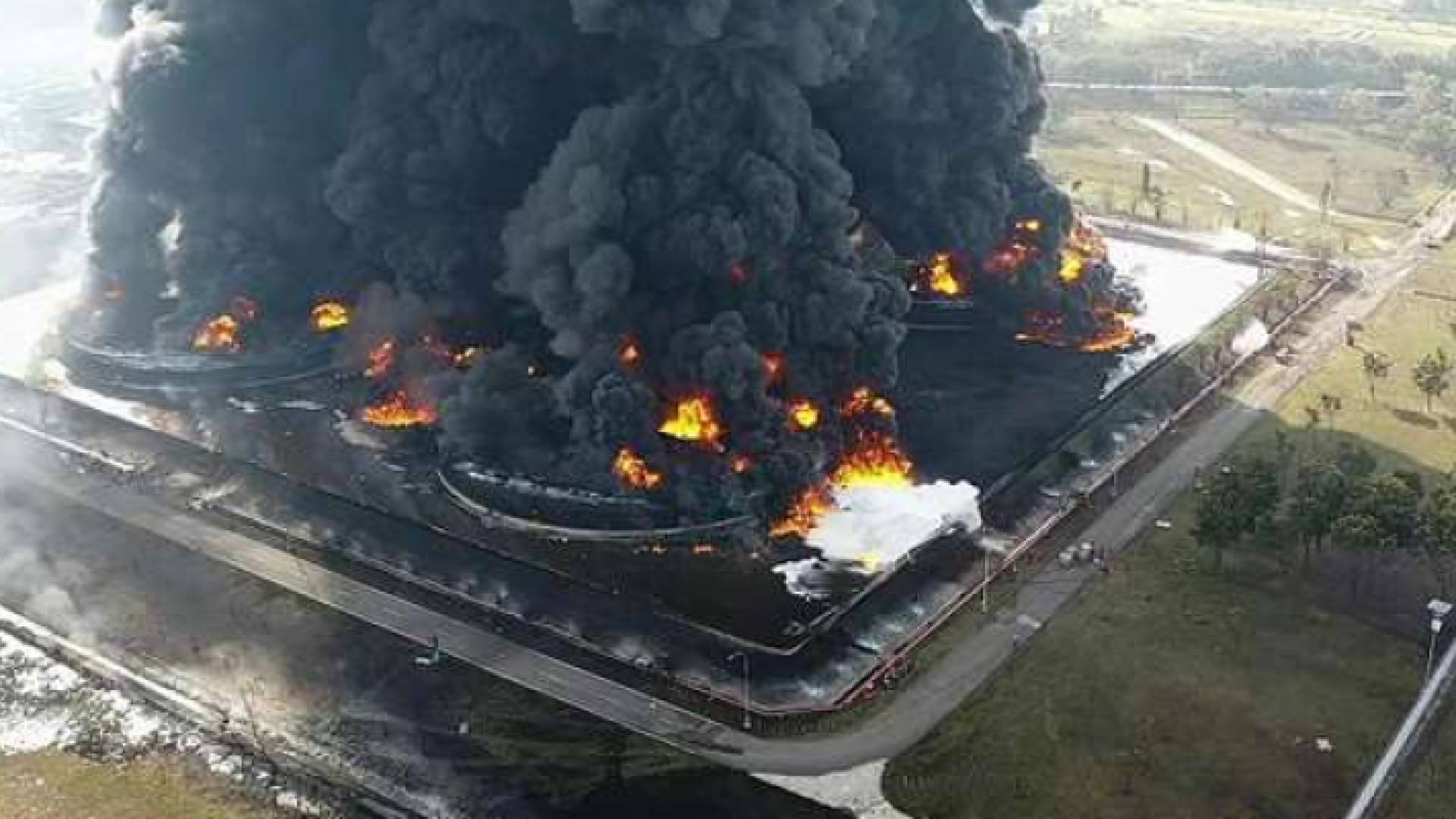 جانب من الحريق