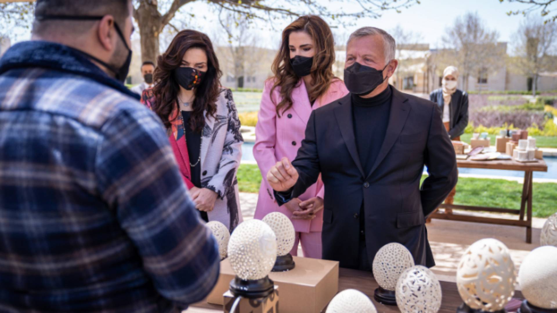 الملك والملكة يطلعان على منتوجات مبادرة الشباب الإنتاجية