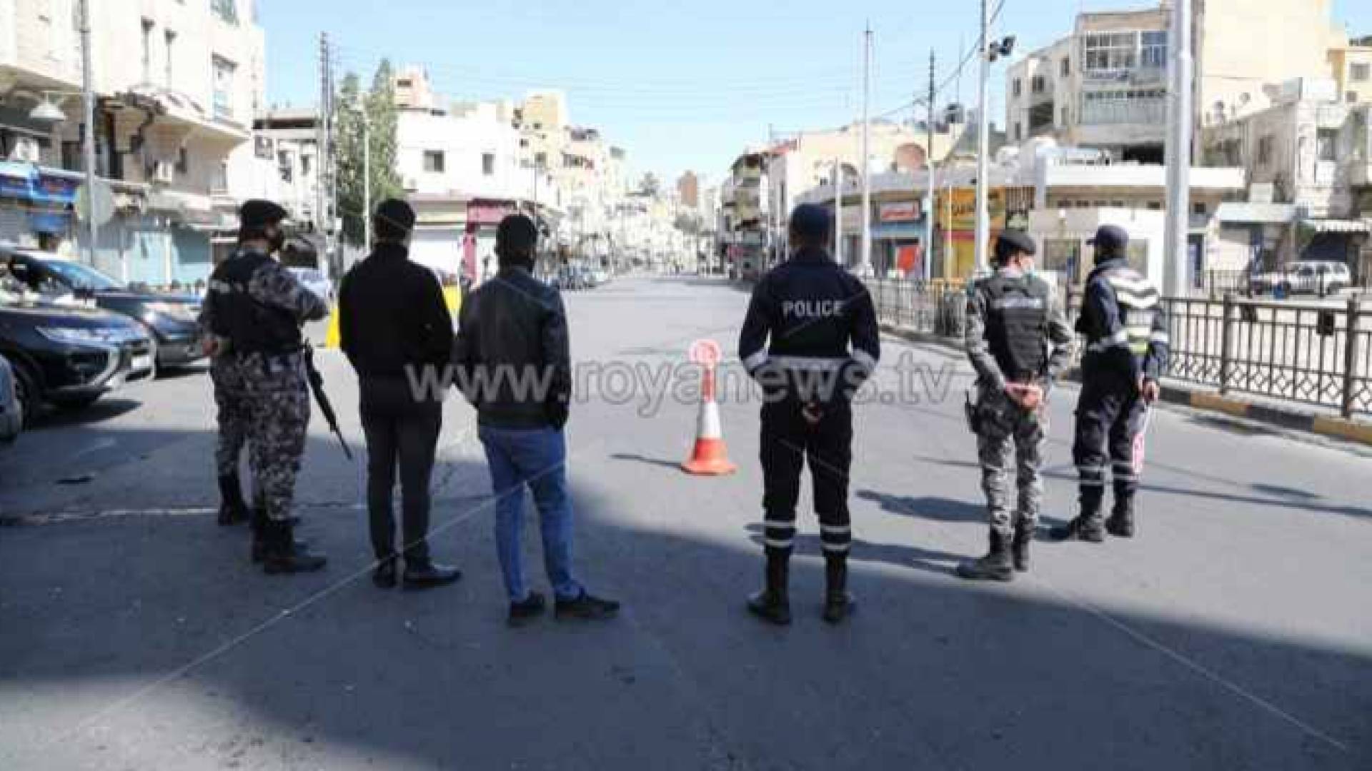 الأجهزة الأمنية تشرف على تنفيذ حظر التجول في الأردن