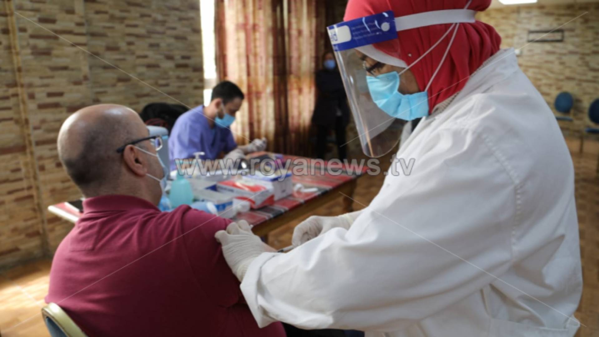 خلال تلقيح أحد المواطنين