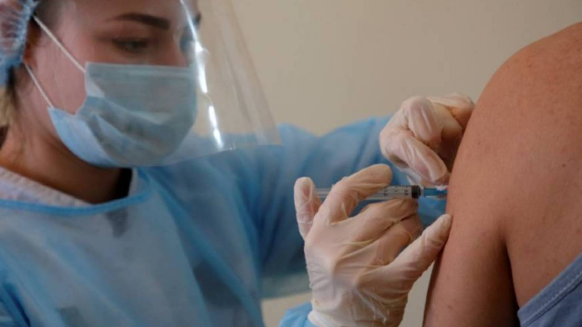 أكثر من 100 مليون أمريكي تلقوا جرعة على الأقل من لقاح مضاد لكورونا