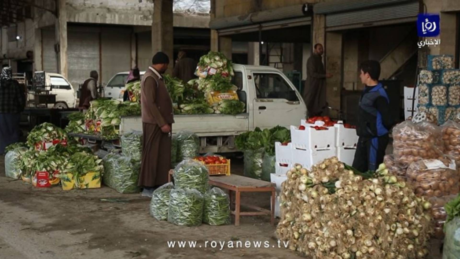 إغلاق معبر الطبقة في سوريا سبب خسارات فادحة لتجار الخضار
