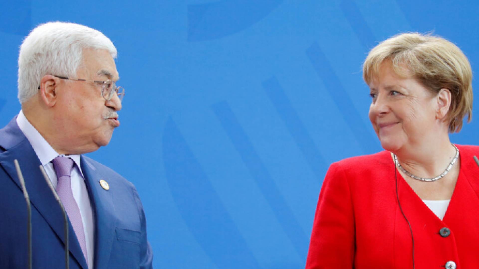 أنغيلا ميركل ومحمود عباس