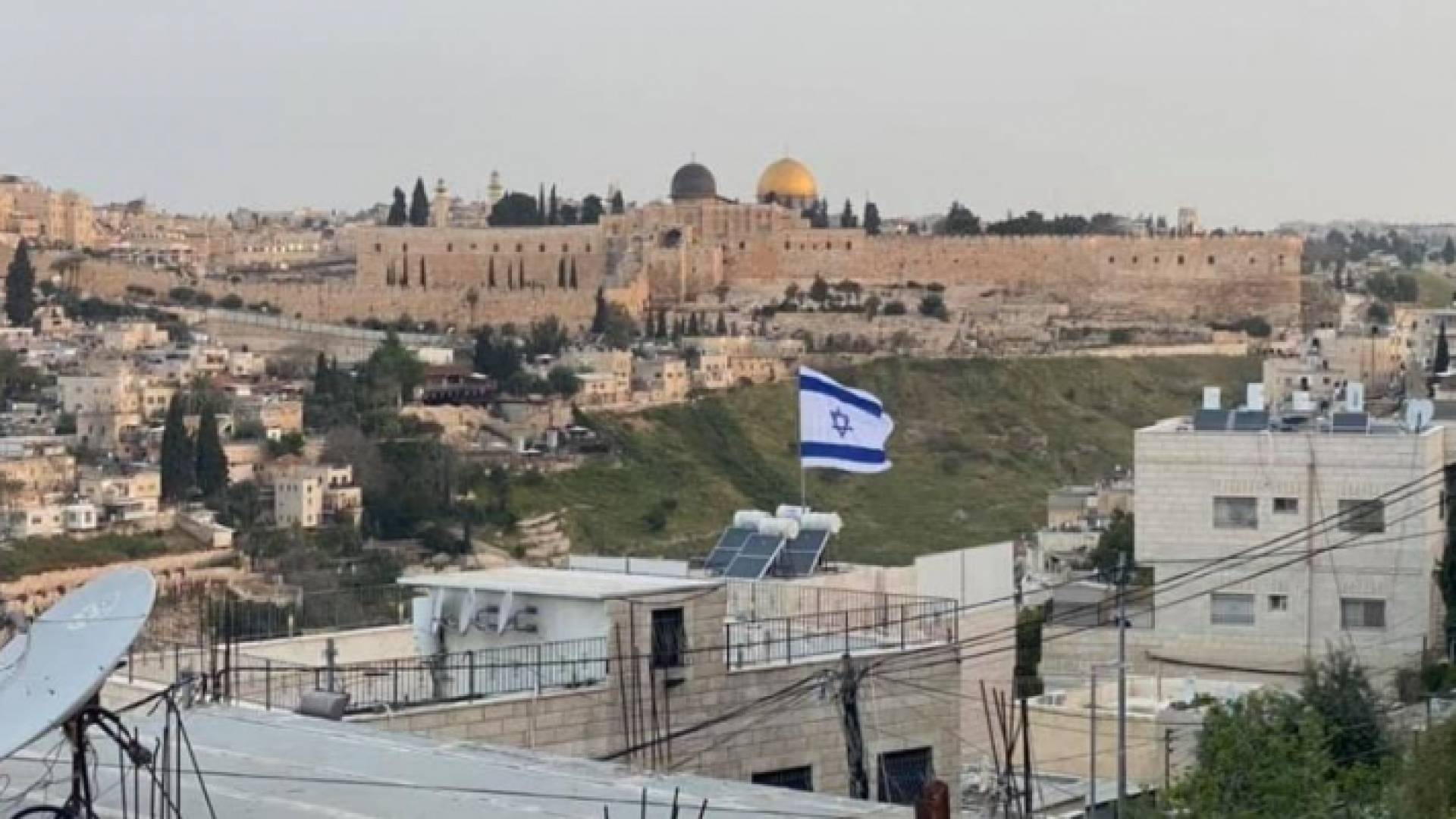 الكشف عن تسريب عقارات للمستوطنين بالقدس وعائلات فلسطينية تتبرأ