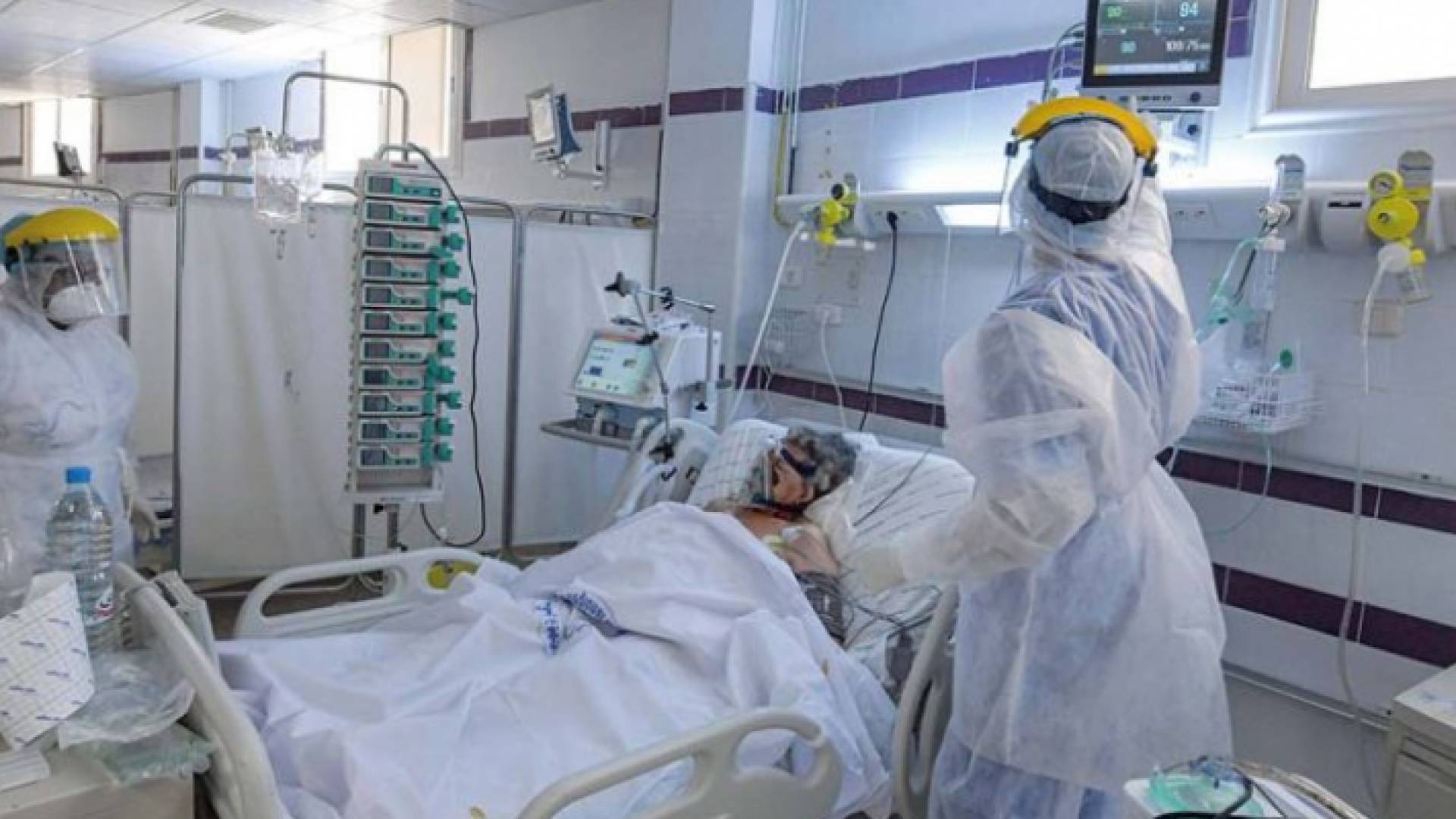 مريض بفيروس كورونا داخل غرفة عناية حثيثة