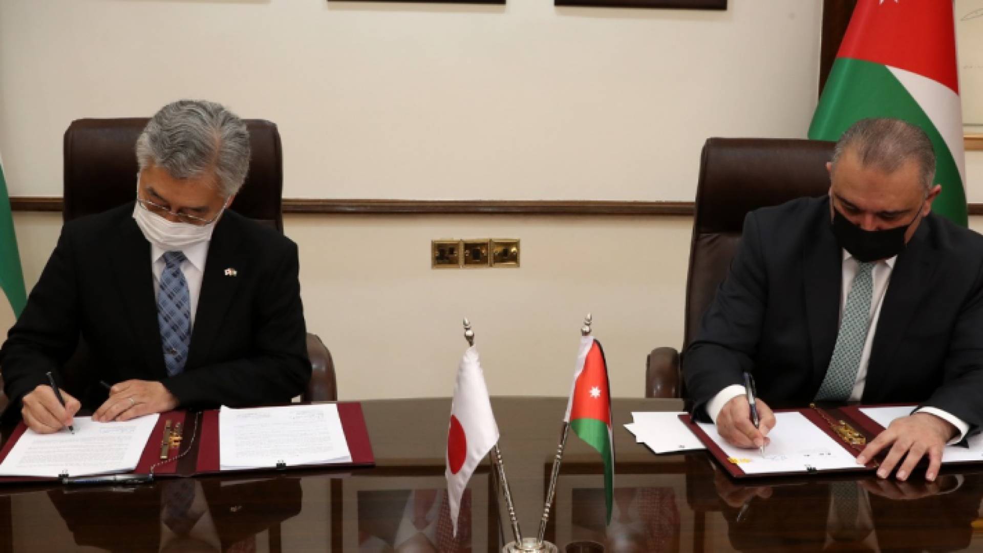 خلال توقيع الحكومة الأردنية واليابانية على مذكرات تفاهم