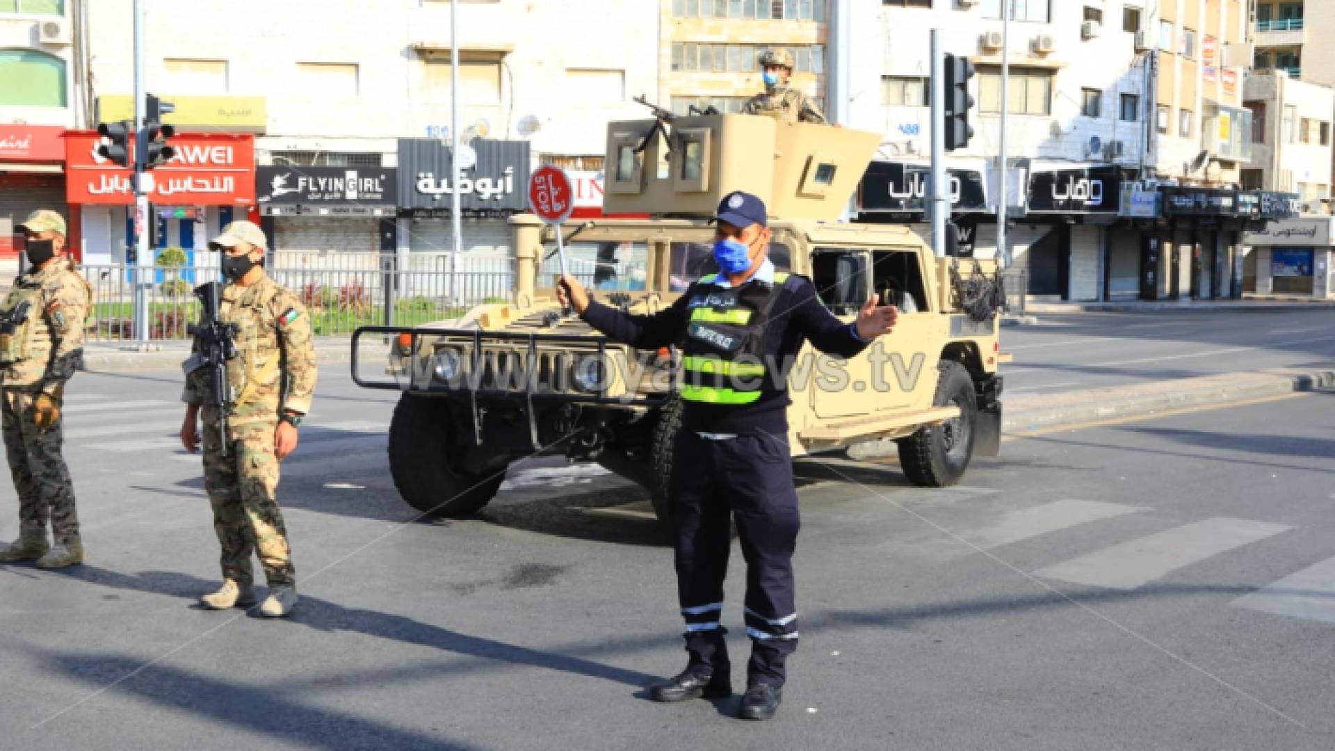 خلال تنفيذ القوات المسلحة حظر التجول الشامل