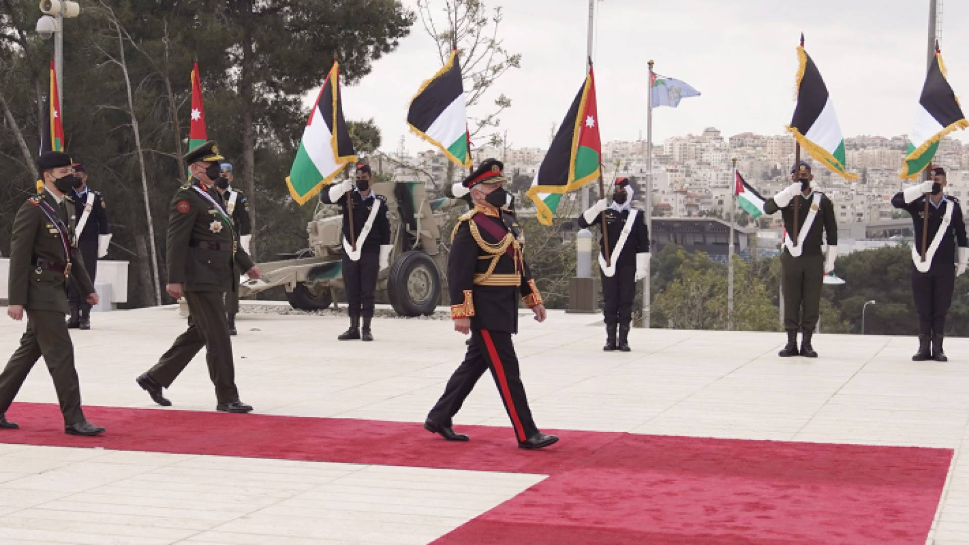 الملك يستذكر تضحيات شهداء الوطن