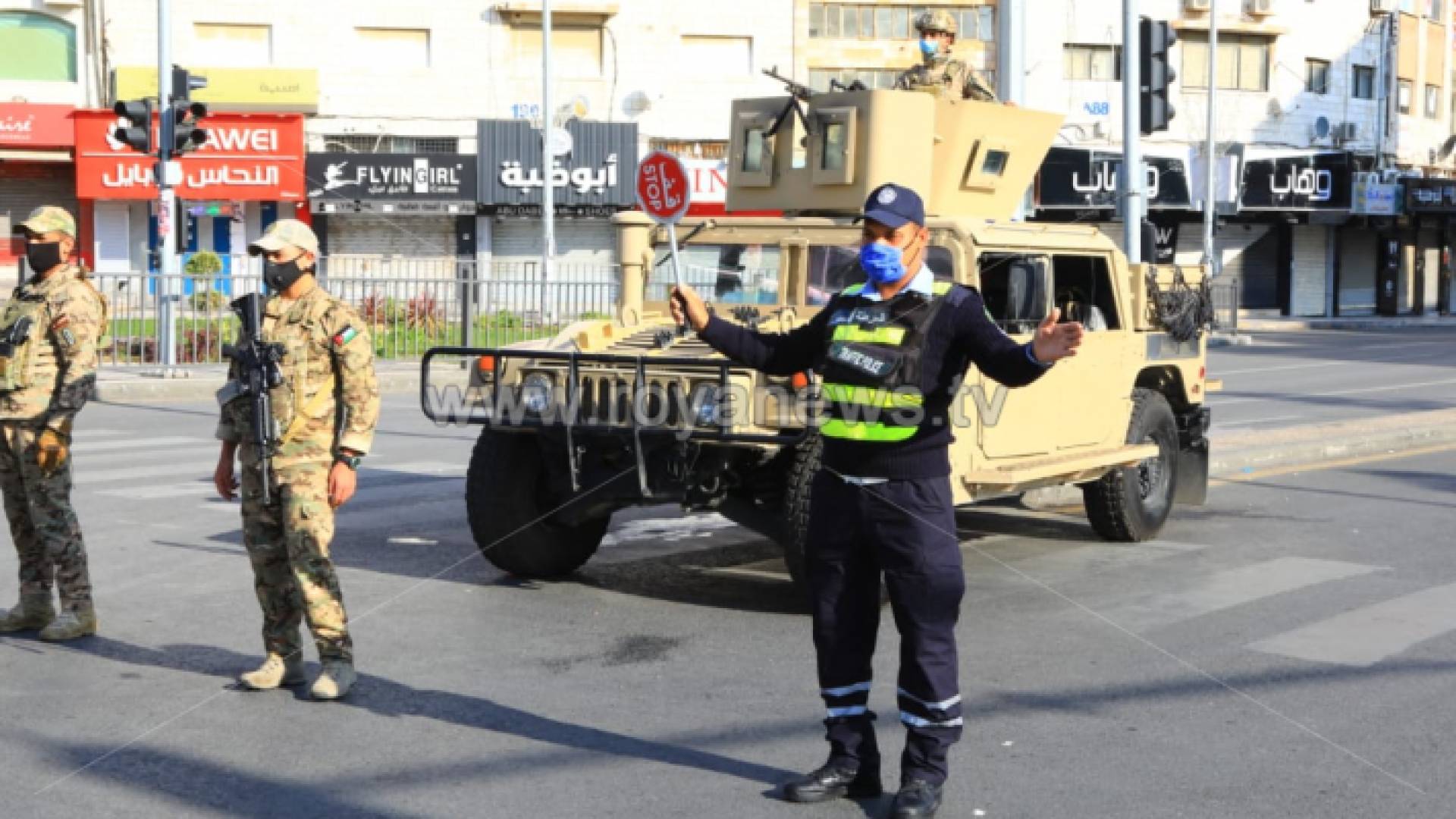 خلال تنفيذ الأجهزة الأمنية حظر التجول الشامل