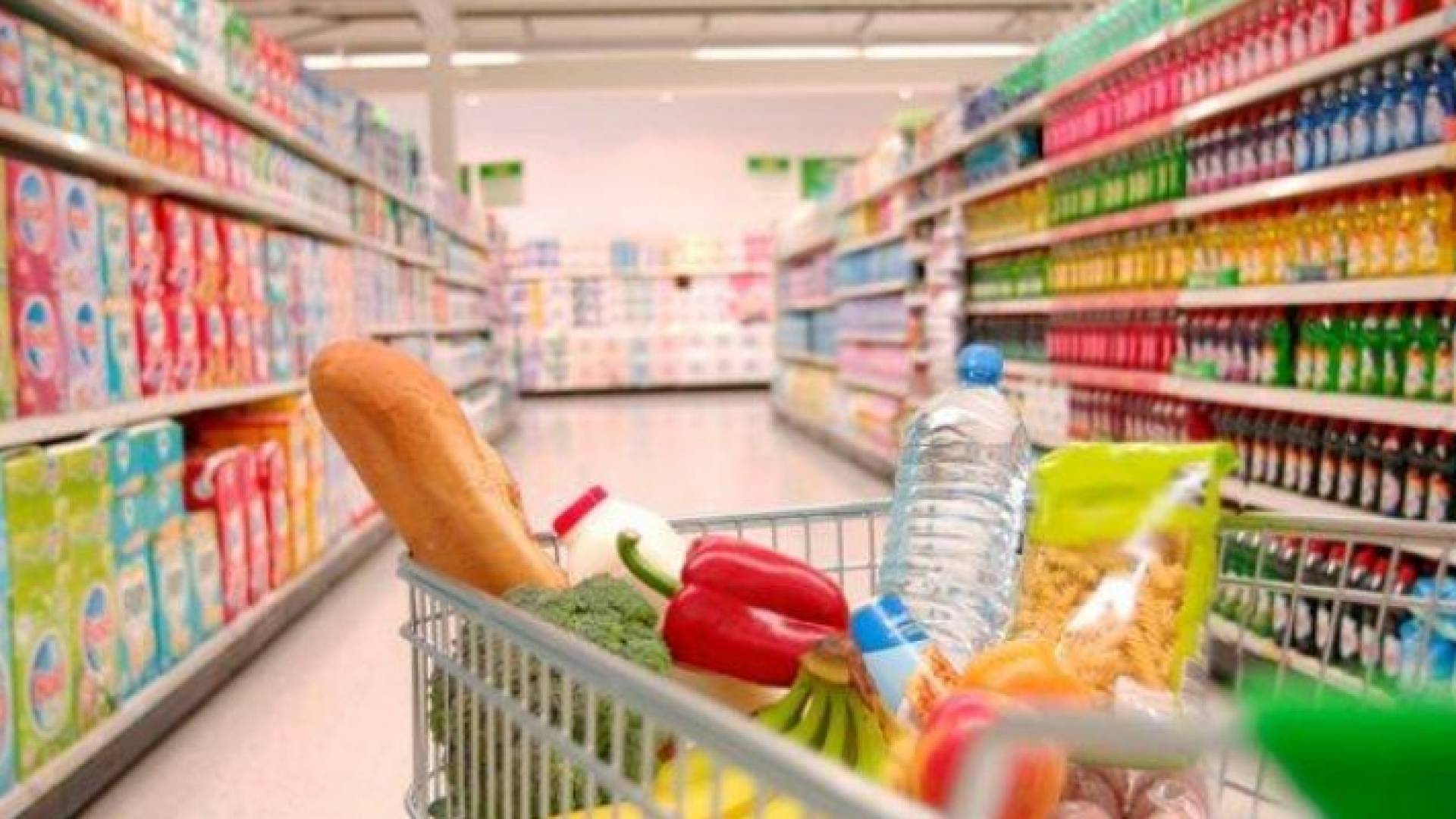 من داخل أحد الأسواق التجارية