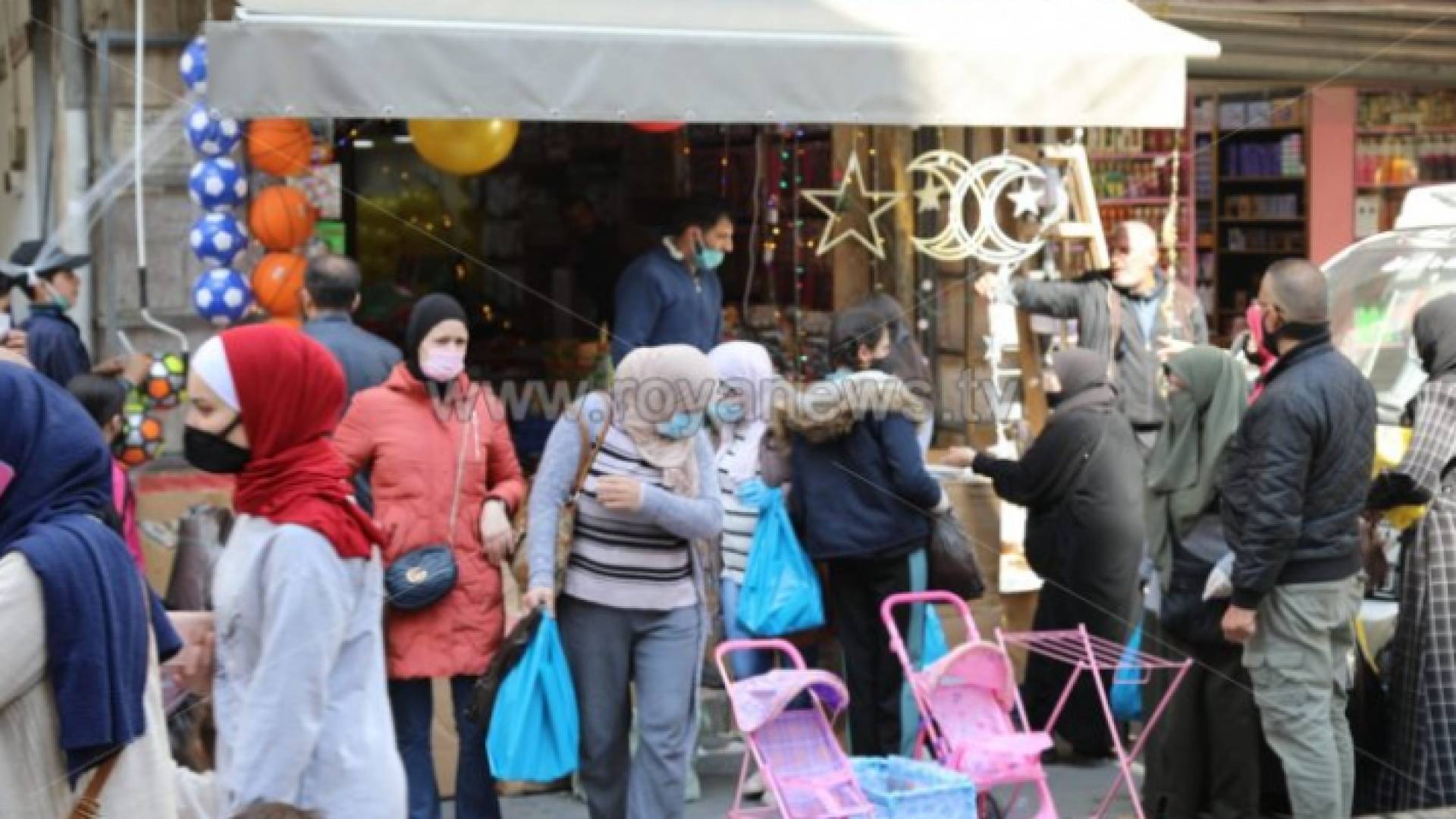 أردنيون يتسوقون في شهر رمضان