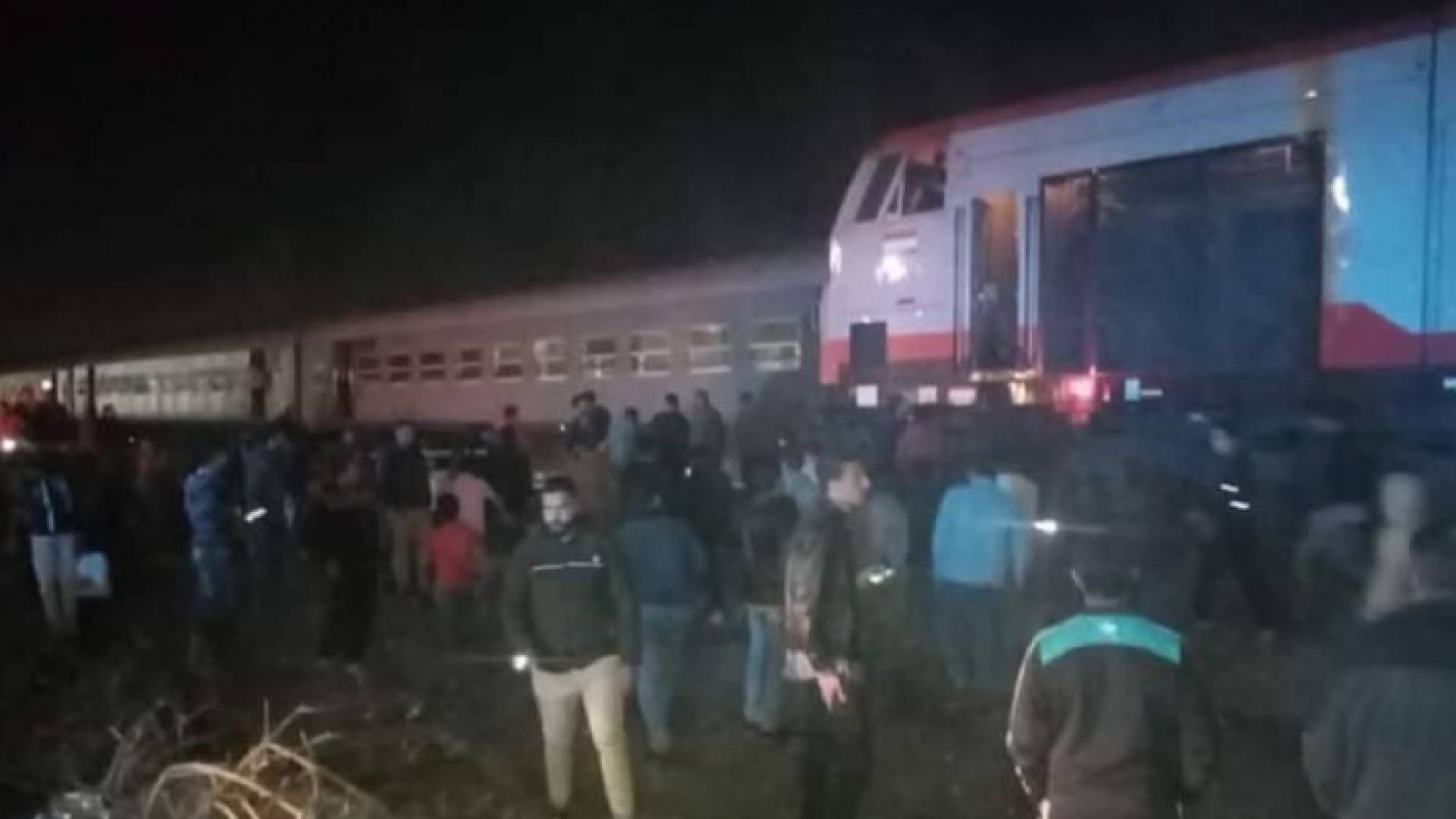 جرحى بحادث خروج قطار عن مساره في مصر