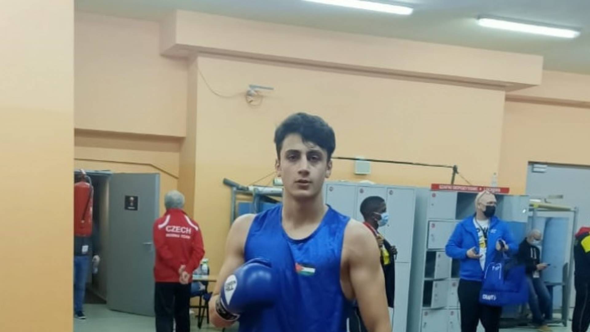 لاعب المنتخب الوطني للشباب بالملاكمة في وزن 69 انس السعدي