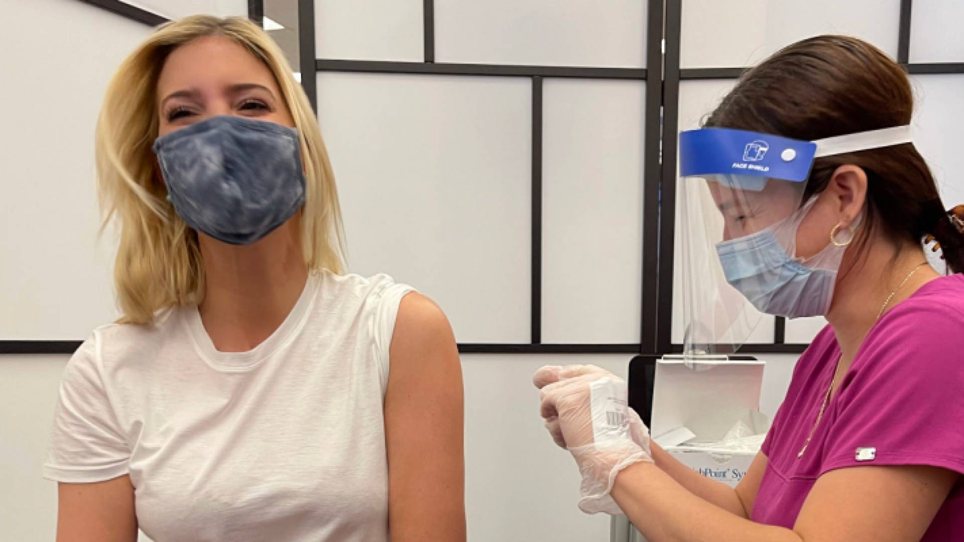 ايفانكا ترمب تتلقى لقاح كورونا