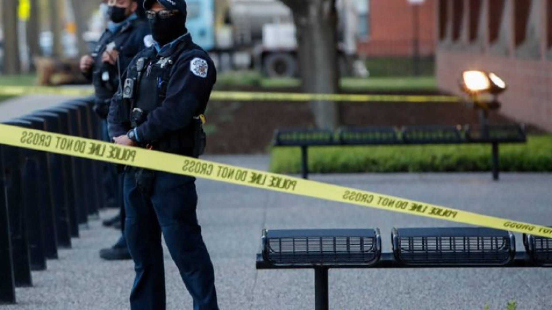 الشرطة الأمريكية تحاصر المكان