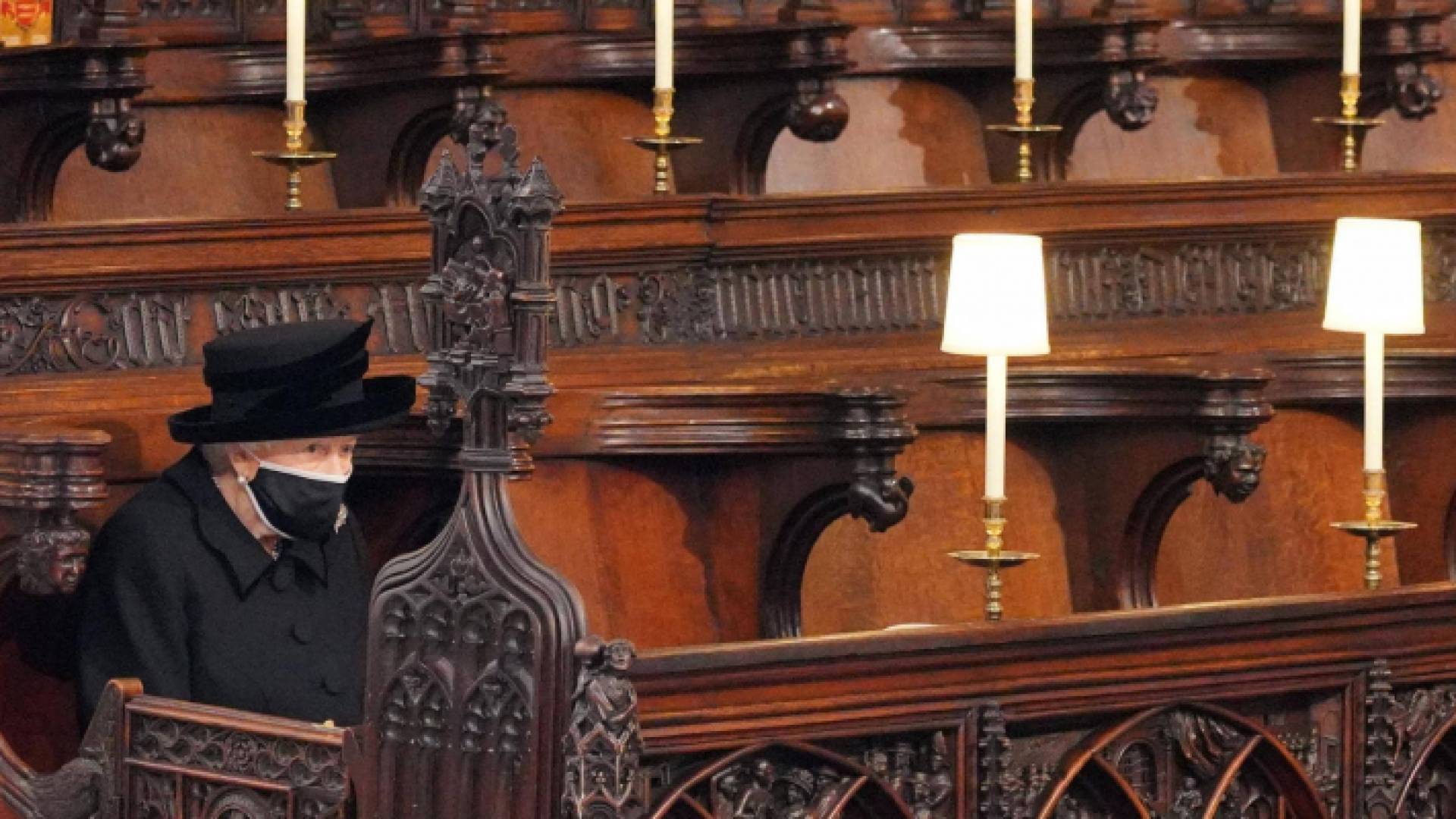 الملكة اليزابيث في وداع الأمير فيليب