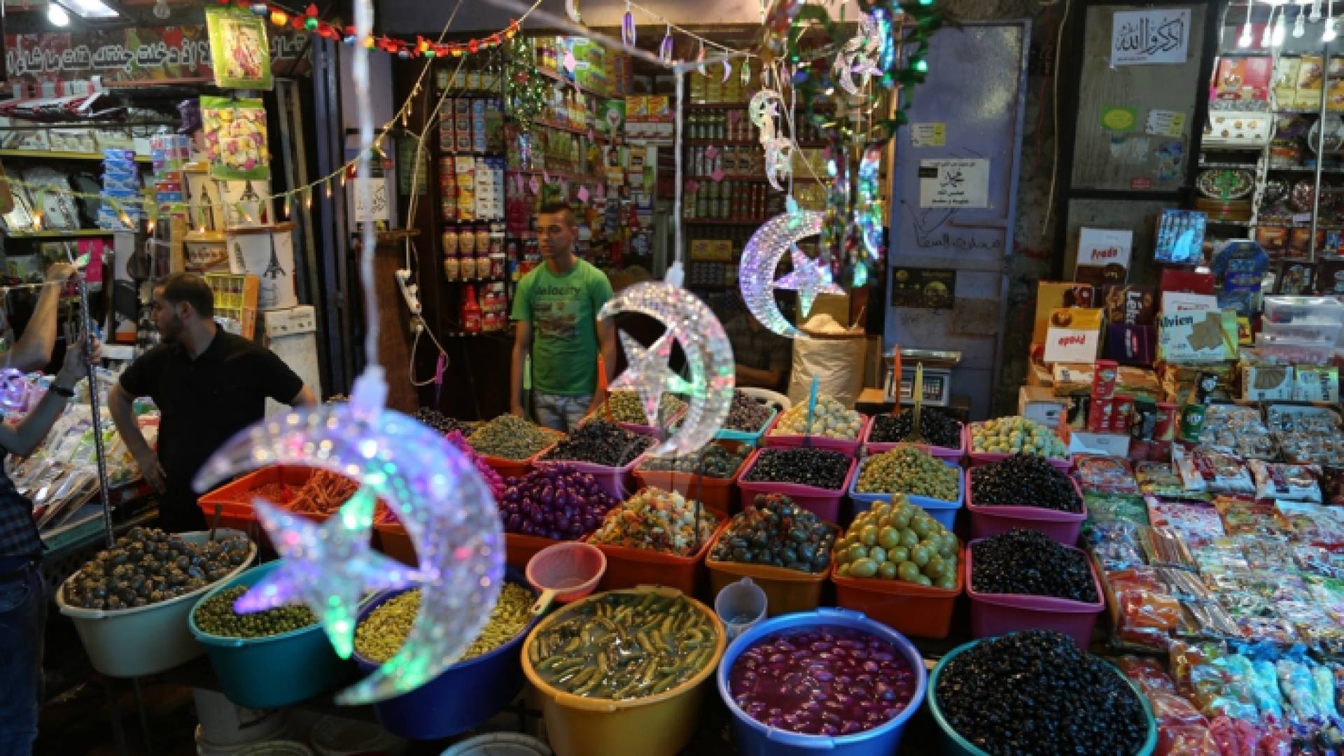 من أحد الأسواق التجارية
