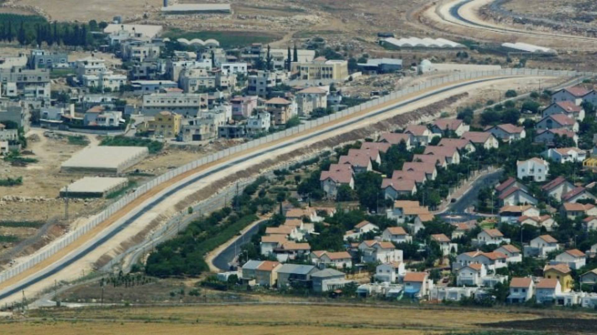 مستوطنة مقامة على أراضي الفلسطينيين في الضفة الغربية