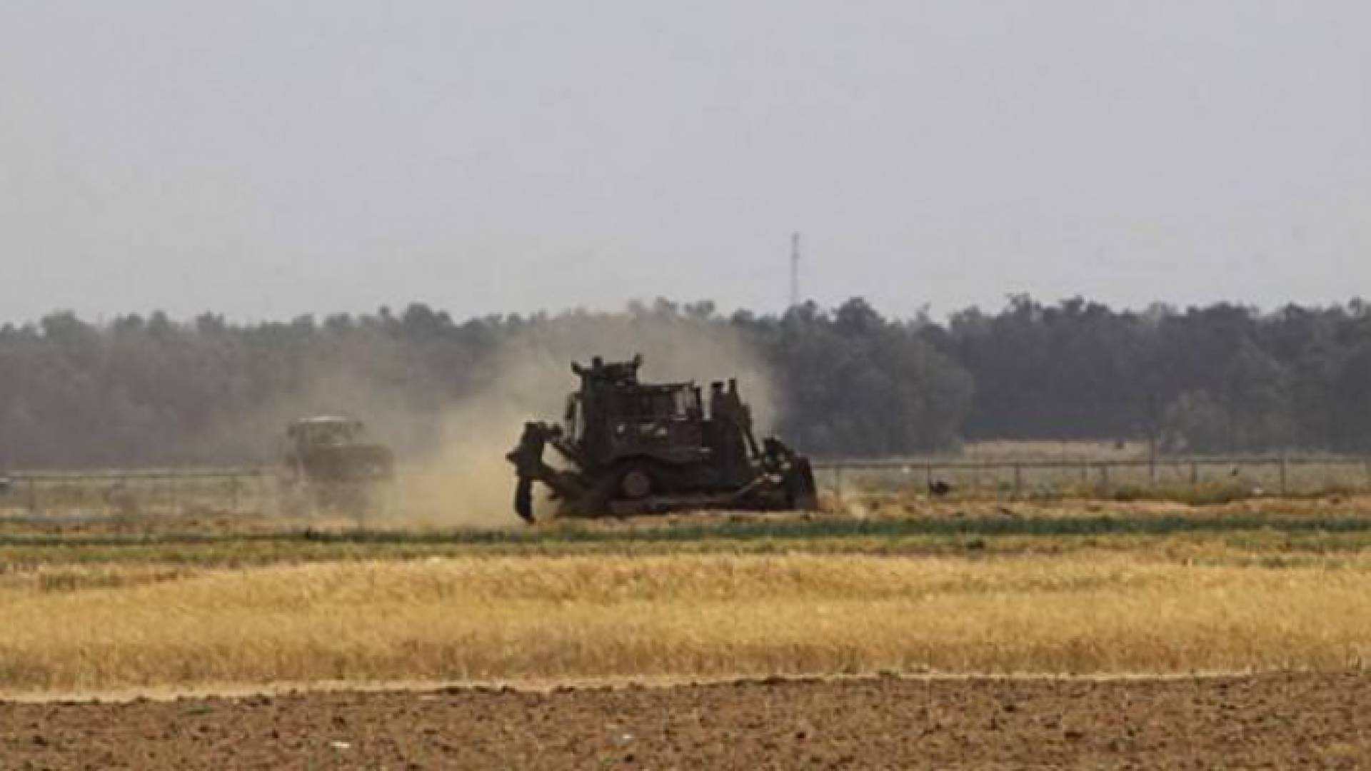 الجرافيات توغلت لعشرات الأمتار في الأراضي الزراعية