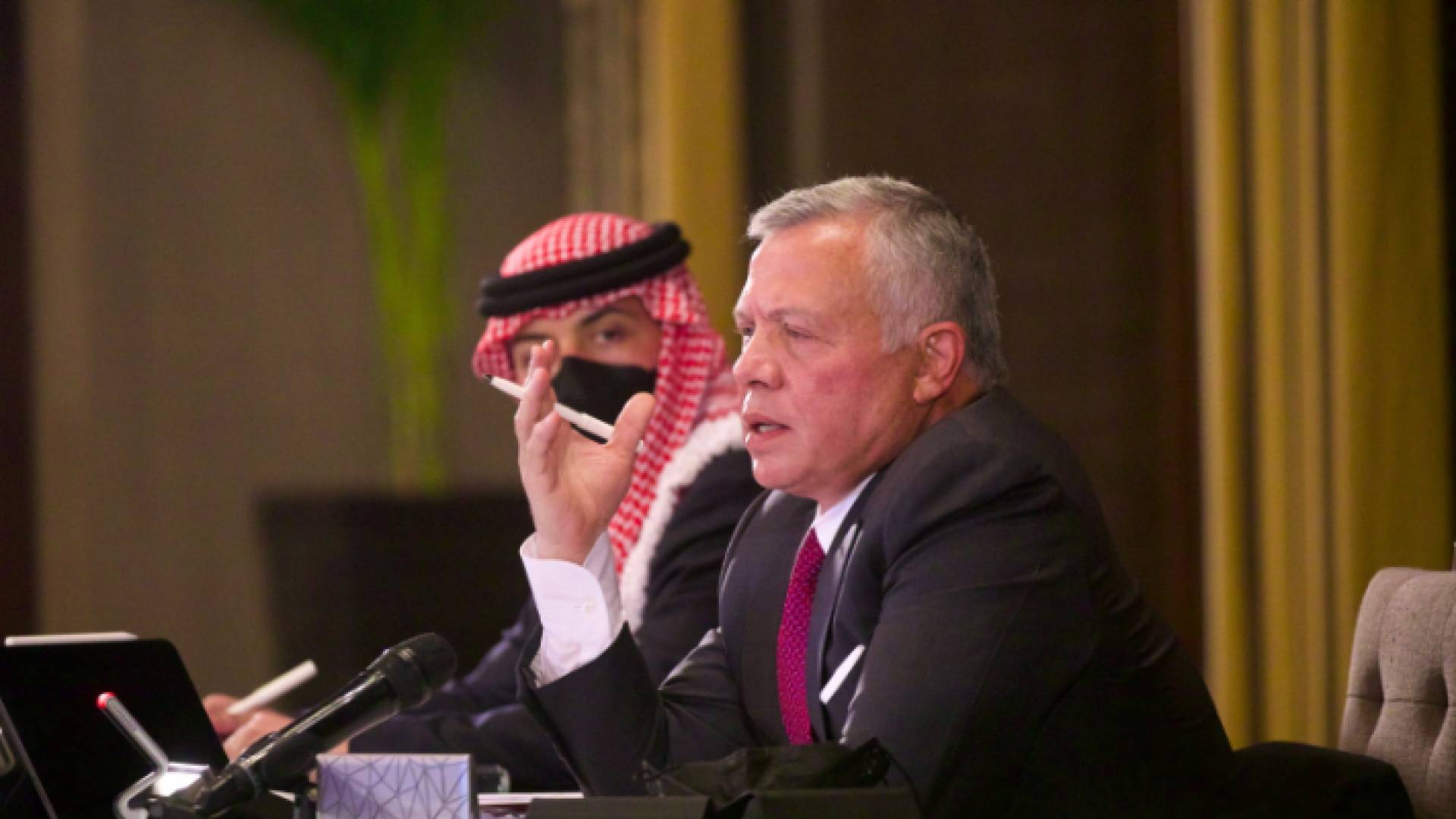 الملك يلتقي شخصيات من عدة محافظات