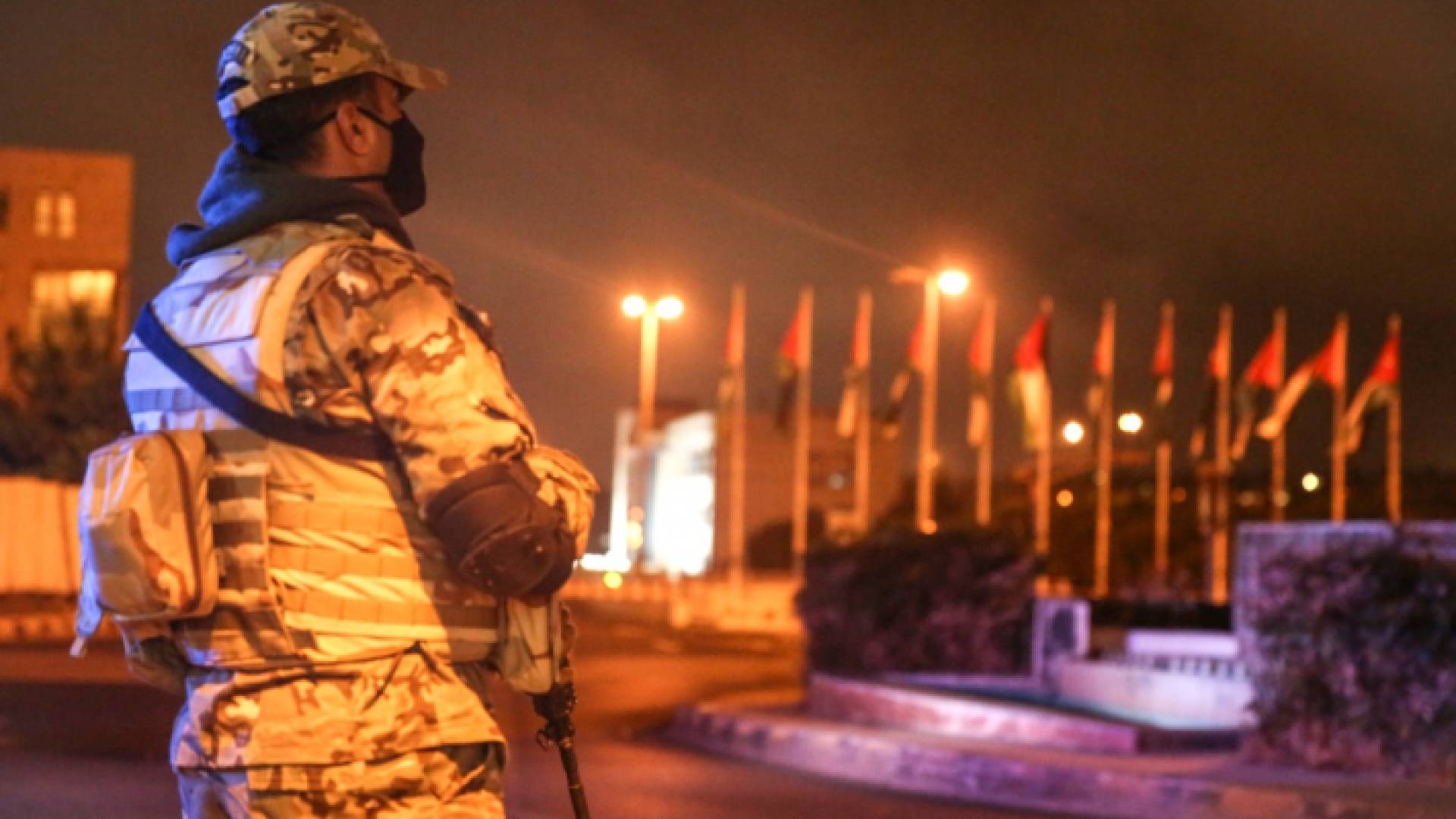 خلال تنفيذ القوات المسلحة حظر التجول الشامل