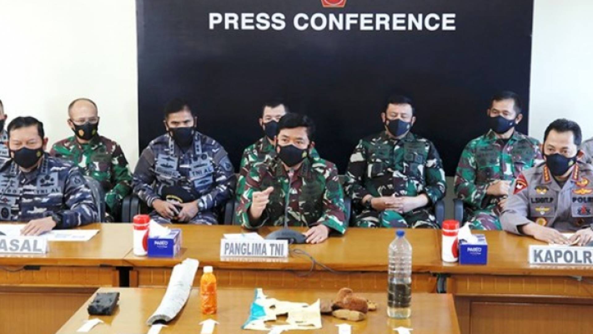 توفي جميع عناصر الغواصة إثر غرقها