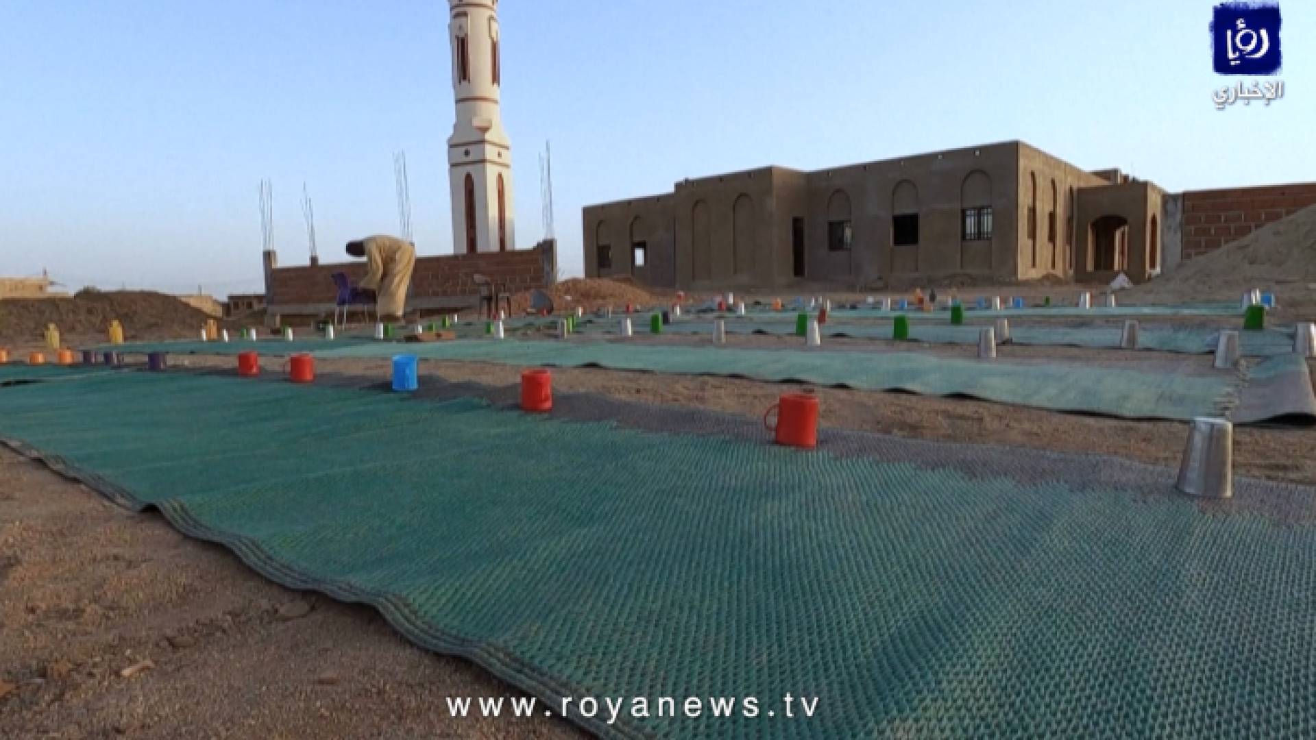 سودانيون يستوقفون المسافرين لمشاركتهم إفطار رمضان