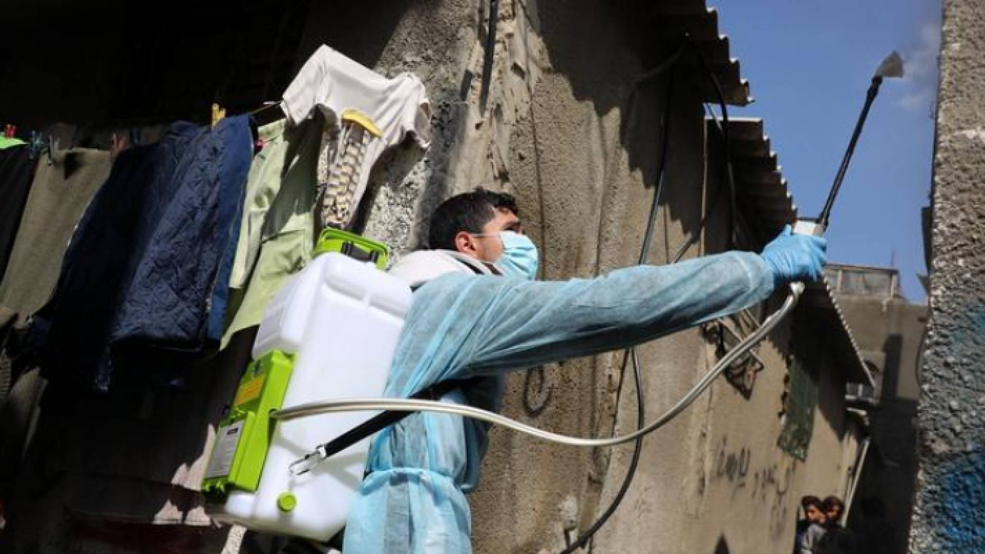 خلال إجراء عمليات تعقيم في قطاع غزة