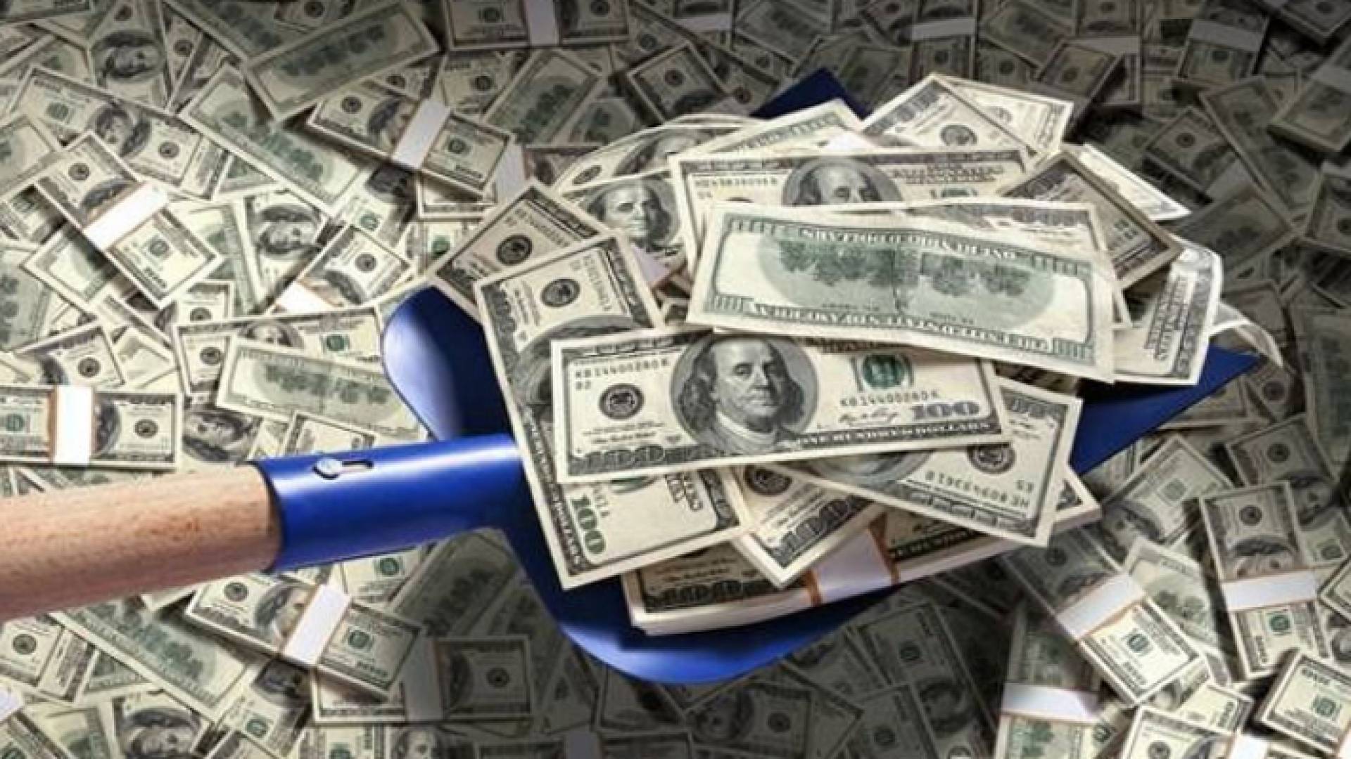 دولارات أمريكية