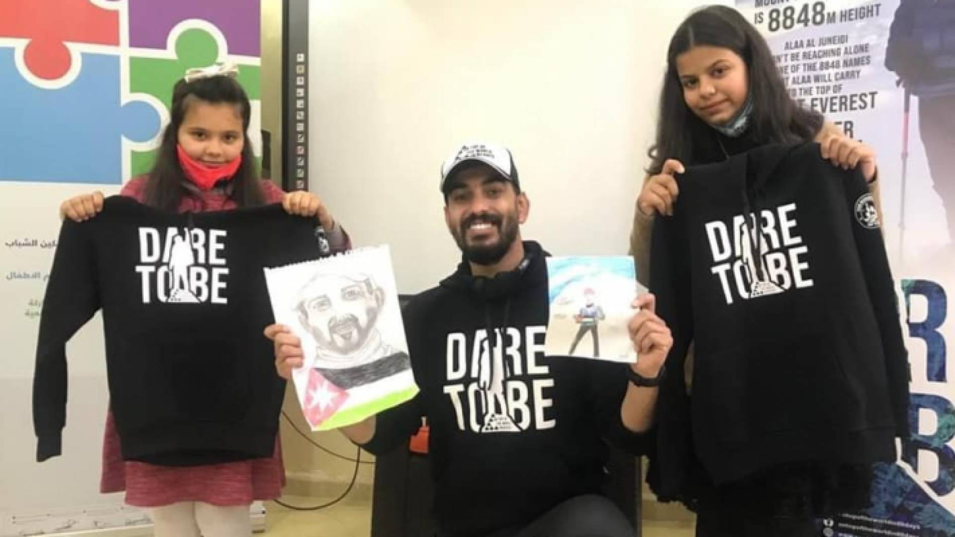 الرحالة علاء الجنيدي برفقة الفتاتين ليلاس وكندا الختالين