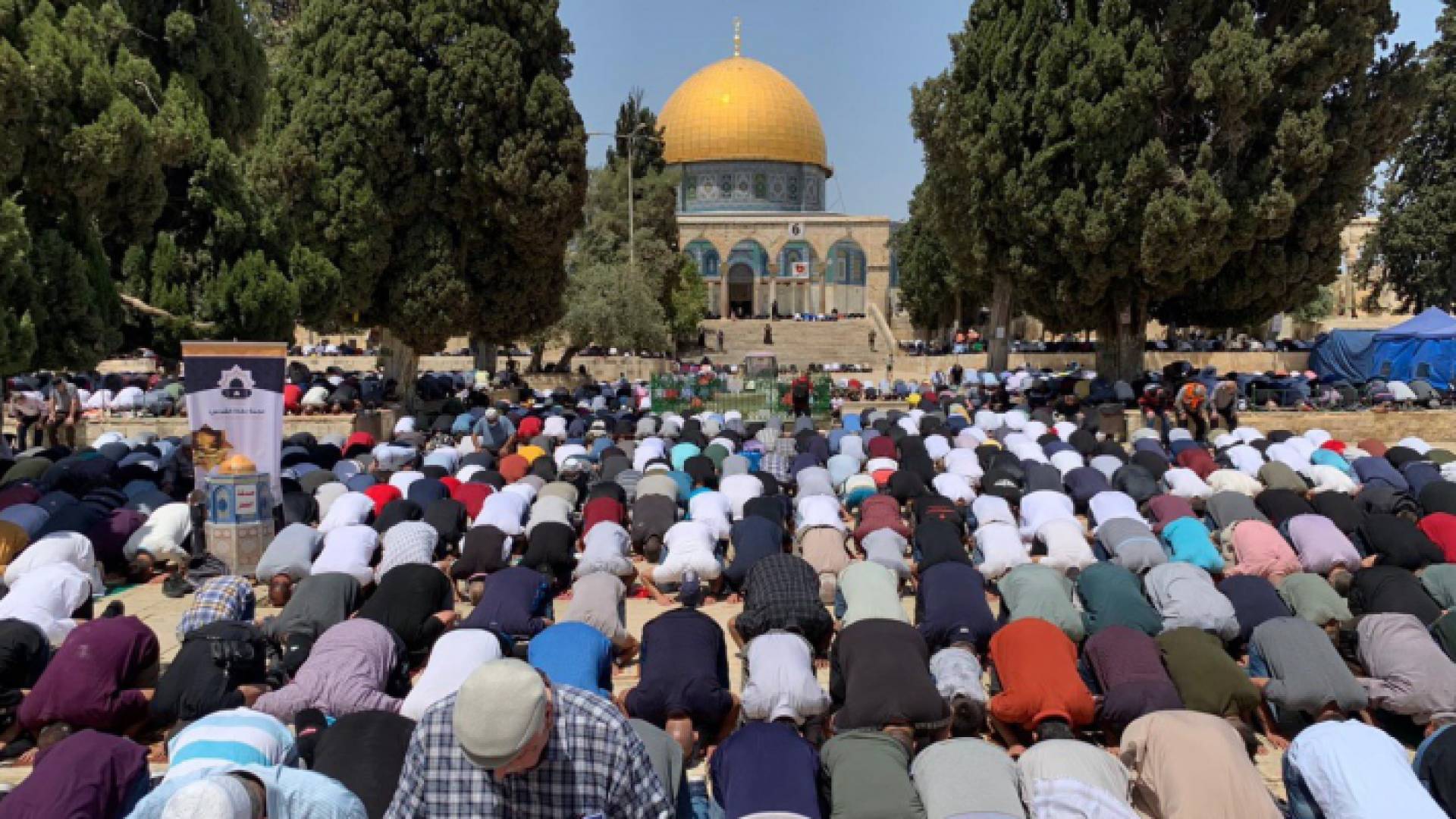 قدر عدد من أدوا صلاة الجمعة بنحو 60 ألف مصل