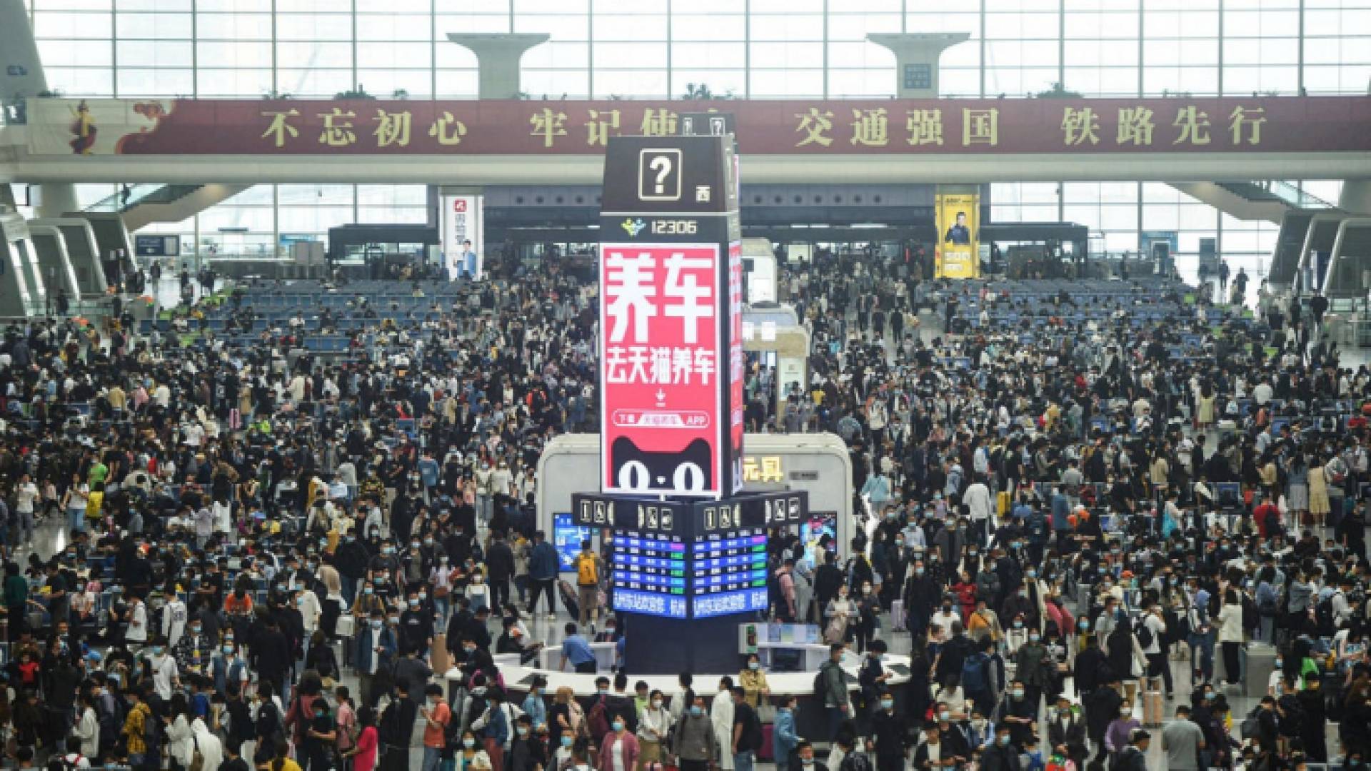 ملايين الصينيين يسافرون خلال عيد العمال في مشهد يذكر بما قبل كوفيد