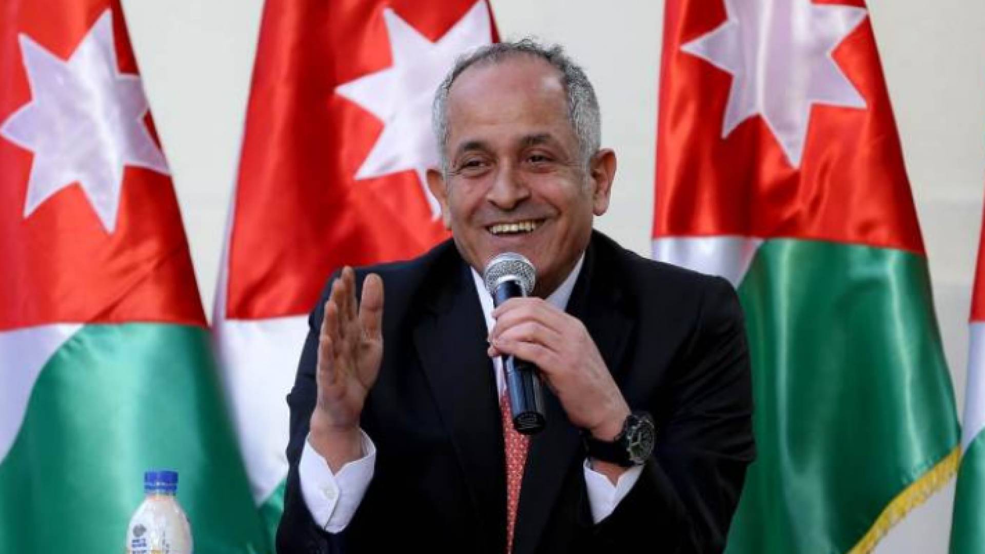 وزير الثقافة علي العايد