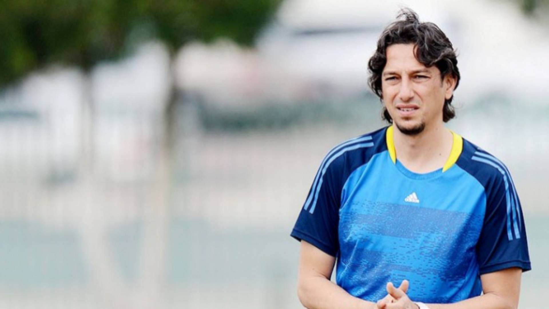 المدير الفني لفريق الوحدات لكرة القدم عبد الله أبو زمع