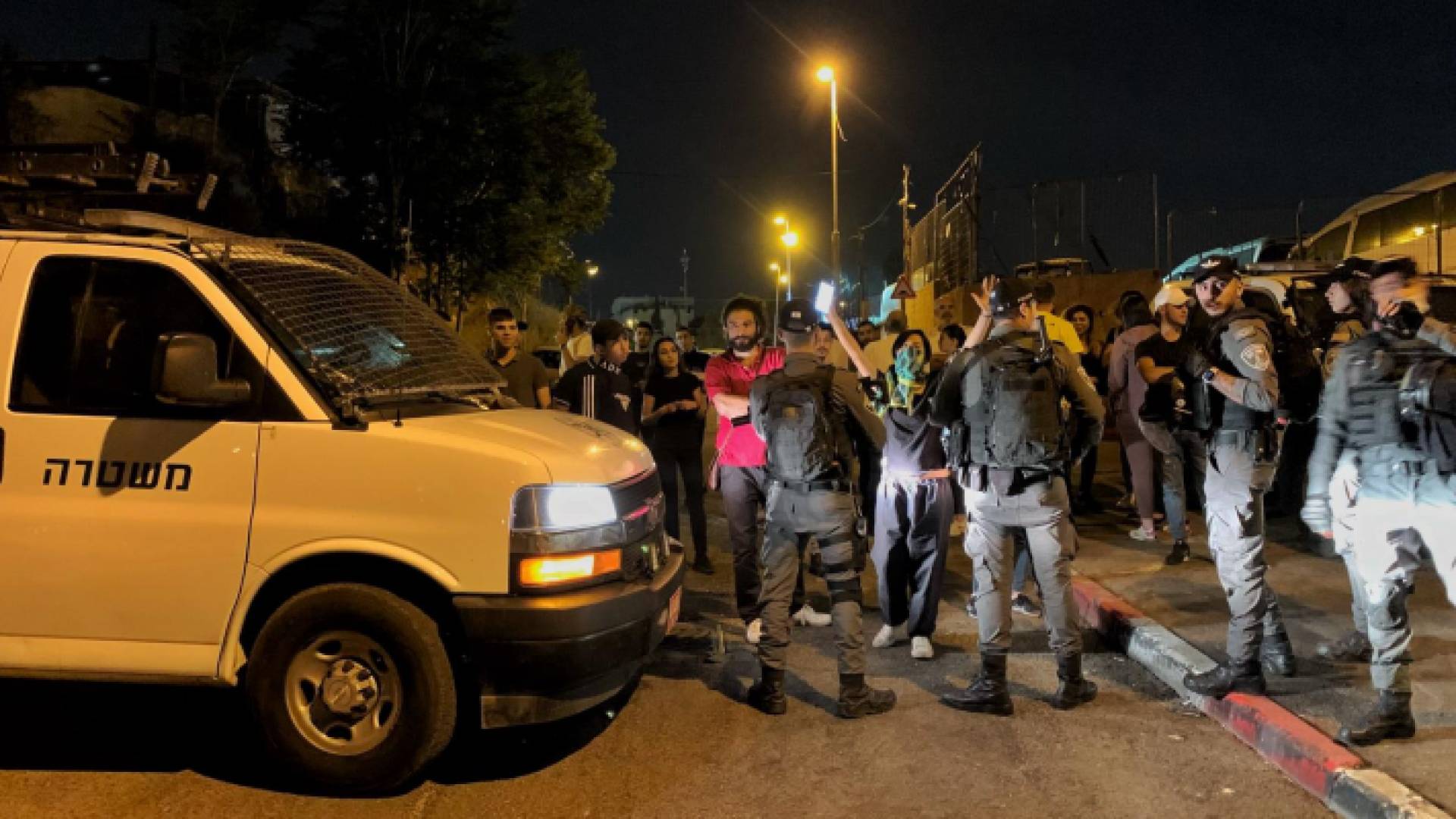 خلال منع قوات الاحتلال الاسرائيلي الفلسطينيين من دخول حي الشيخ جراح