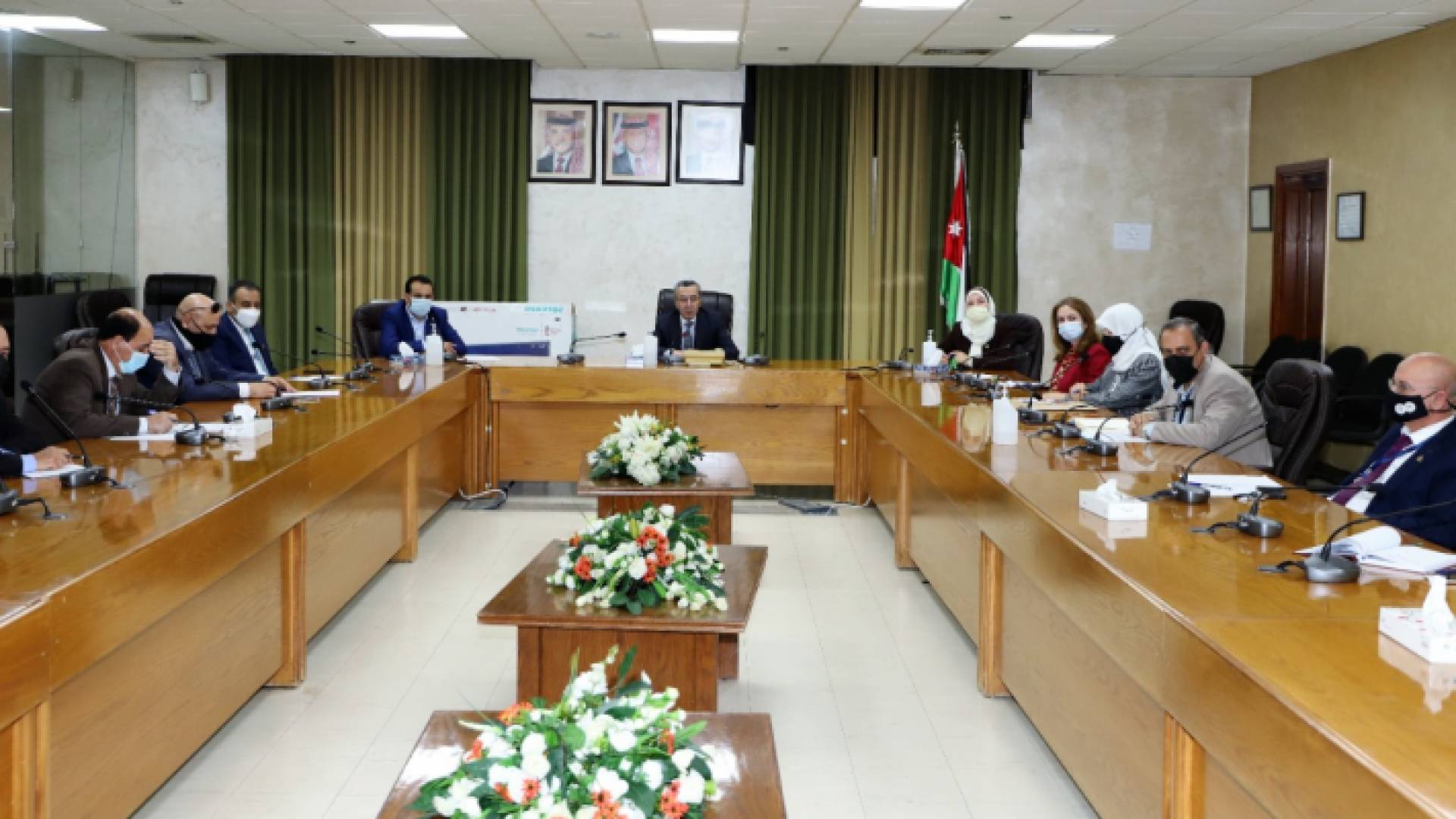 خلال اجتماع في وزارة التربية للبحث في إجراءات تلقيح المعلمين