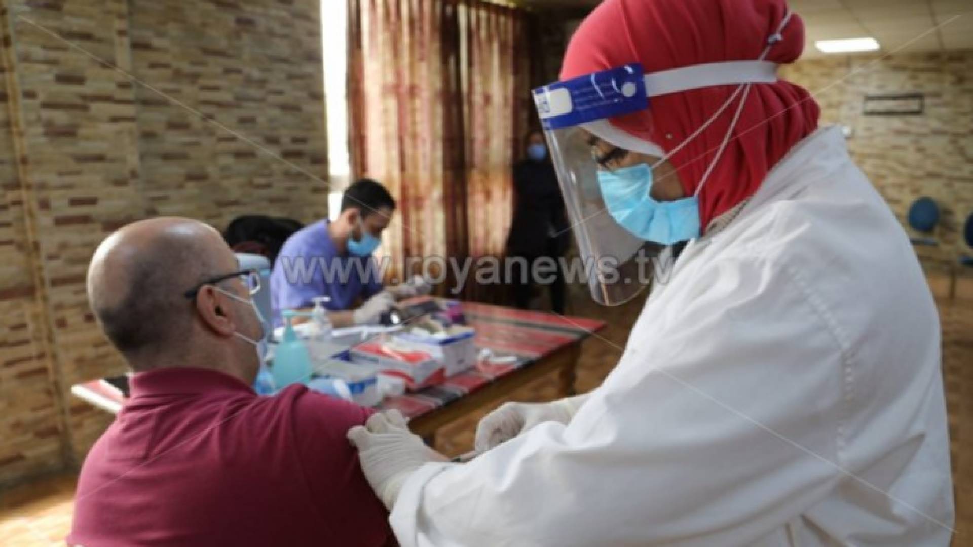 خلال تلقيح أحد المواطنين