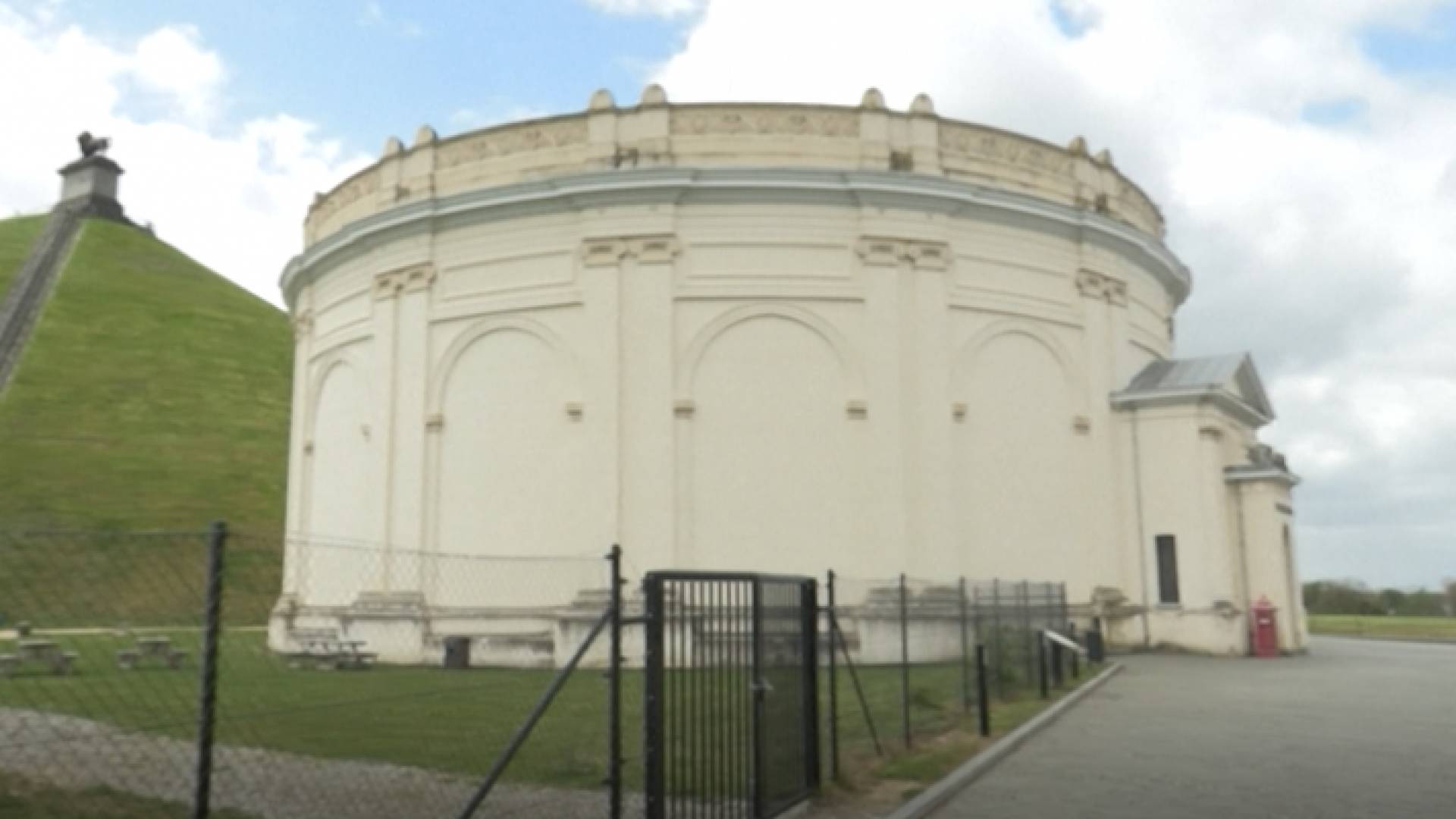 متحف في بلجيكا يعرض متعلقات نابوليون ويوثق معاركه وحياته