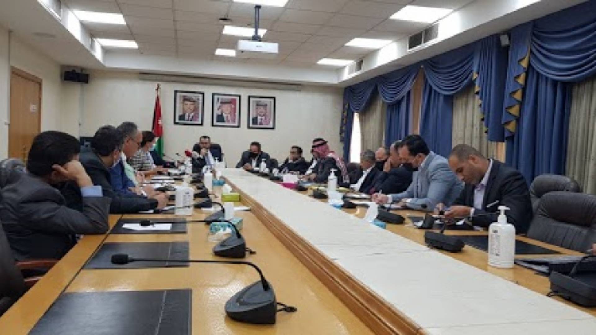 اجتماع لجنة الطاقة النيابية مع وزيرة الطاقة والثروة المعدنية هالة زواتي