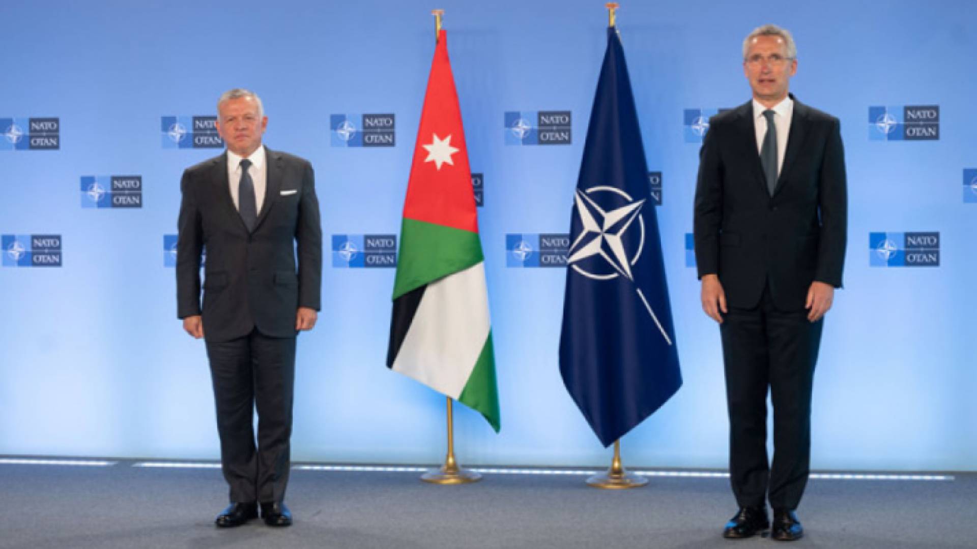 الملك خلال لقائه أمين عام حلف الناتو