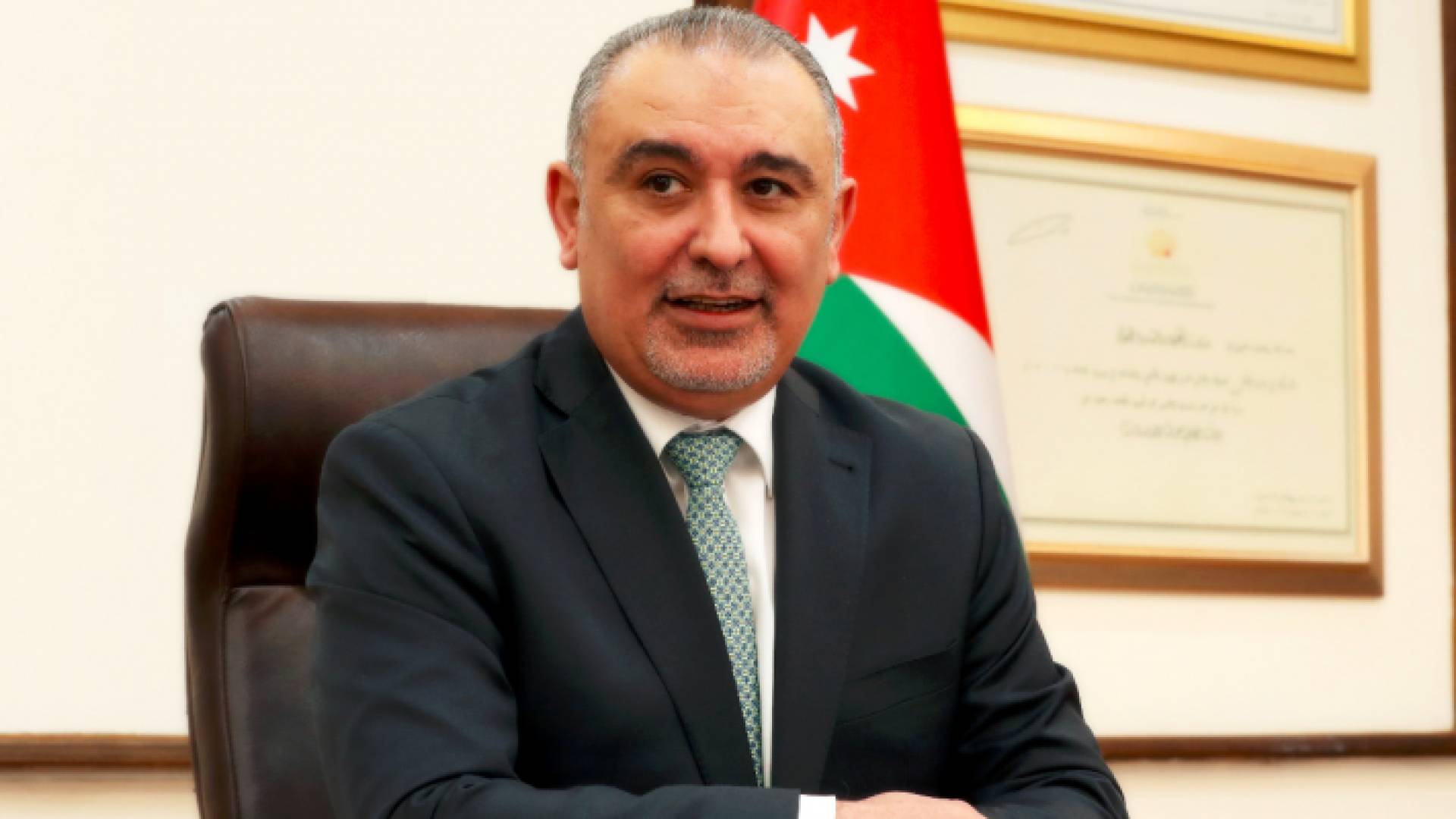 وزير التخطيط والتعاون الدولي ناصر شريدة خلال توقيع الاتفاقيات