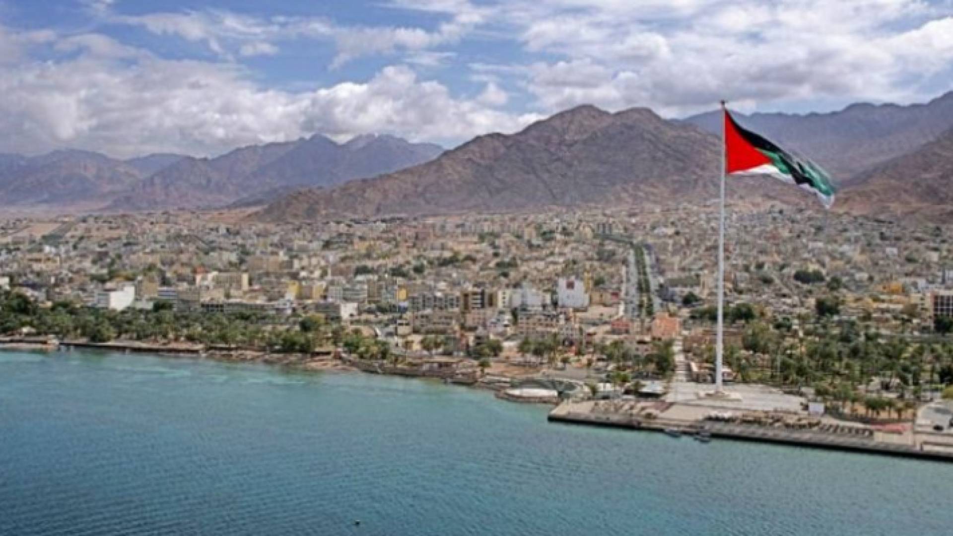 أحد شواطئ البحر الأحمر في محافظة العقبة