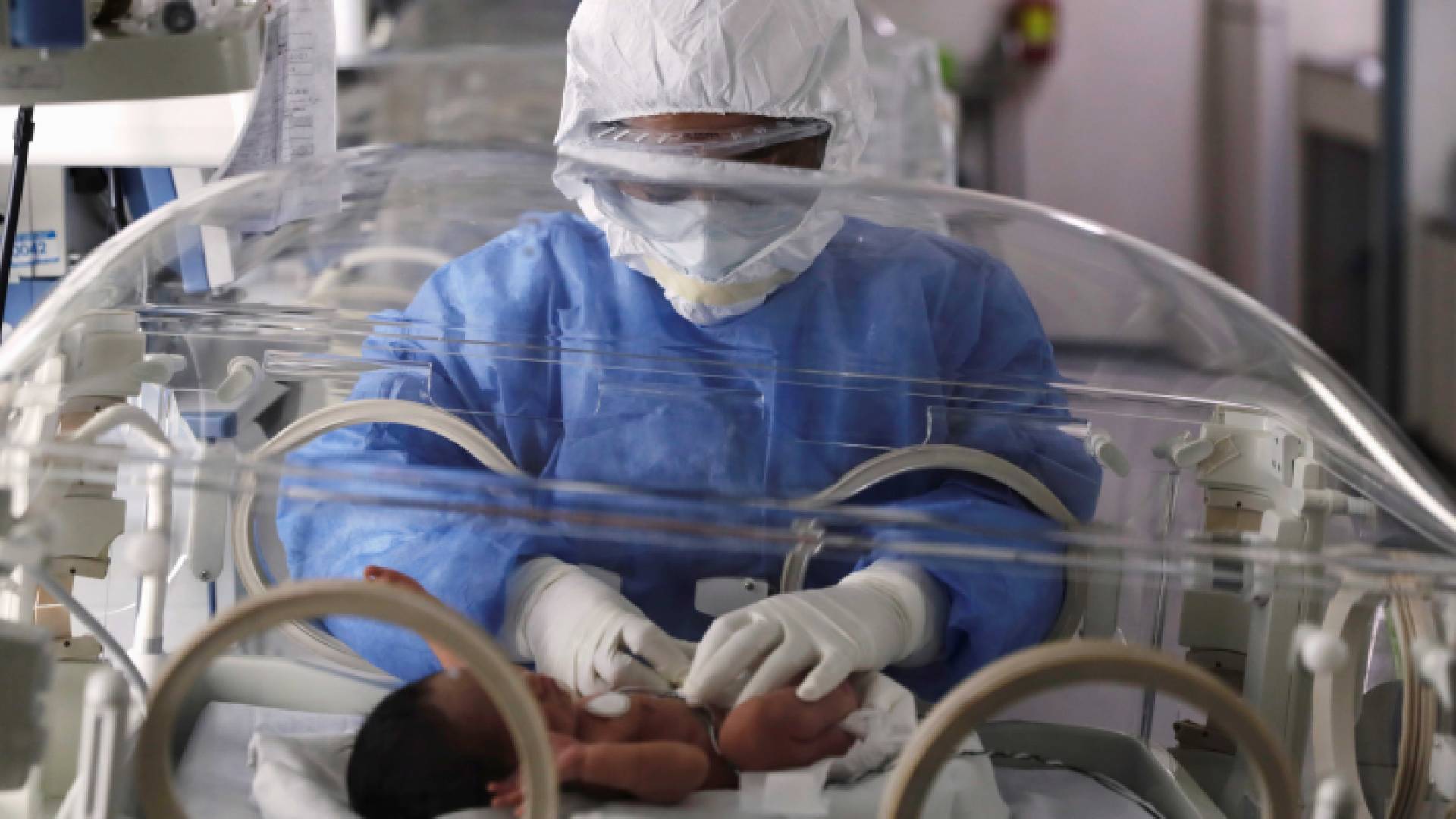 أحد التوائم المولودين