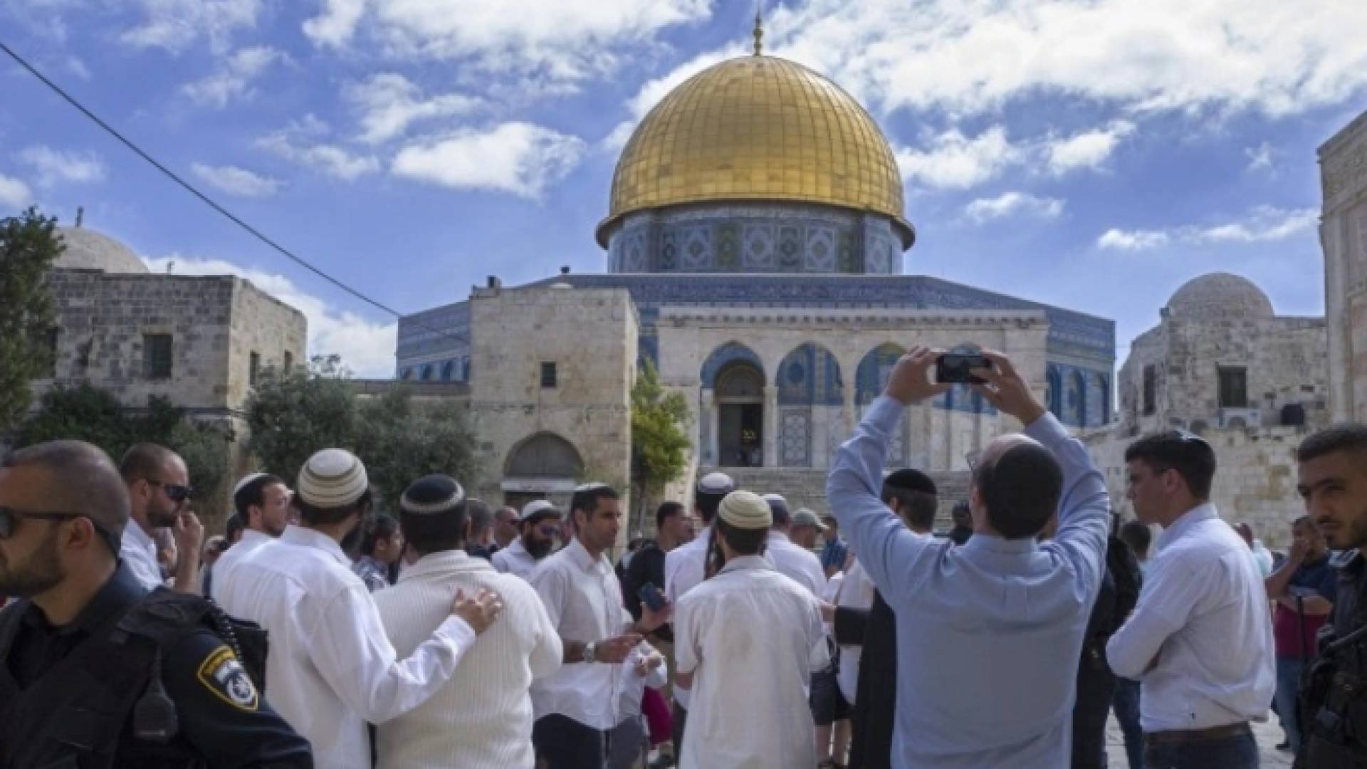 خلال اقتحام متطرفين المسجد الأقصى بحماية جيش الاحتلال الاسرائيلي - أرشيفية