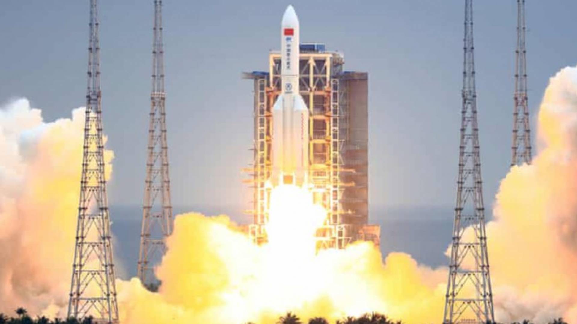 لحظة إطلاق الصاروخ الصيني