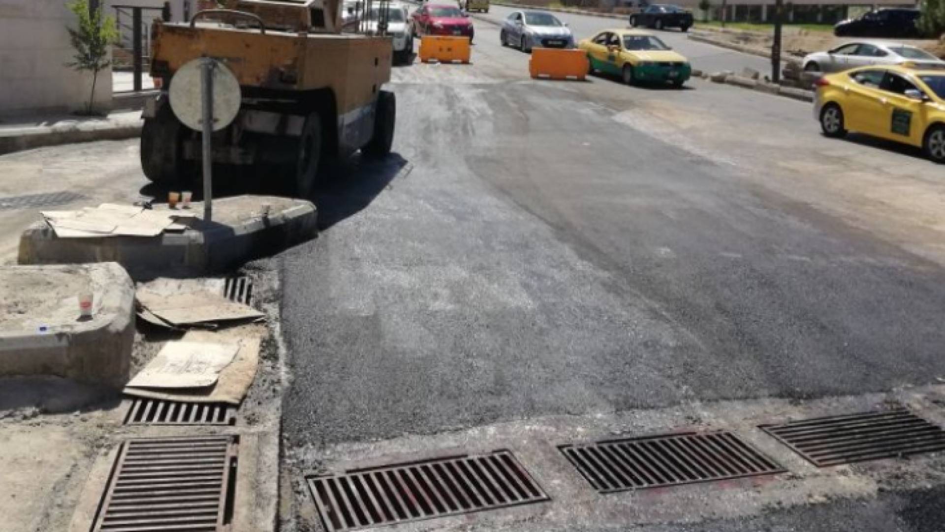 أحد مشاريع تصريف مياه الأمطار في العاصمة عمان